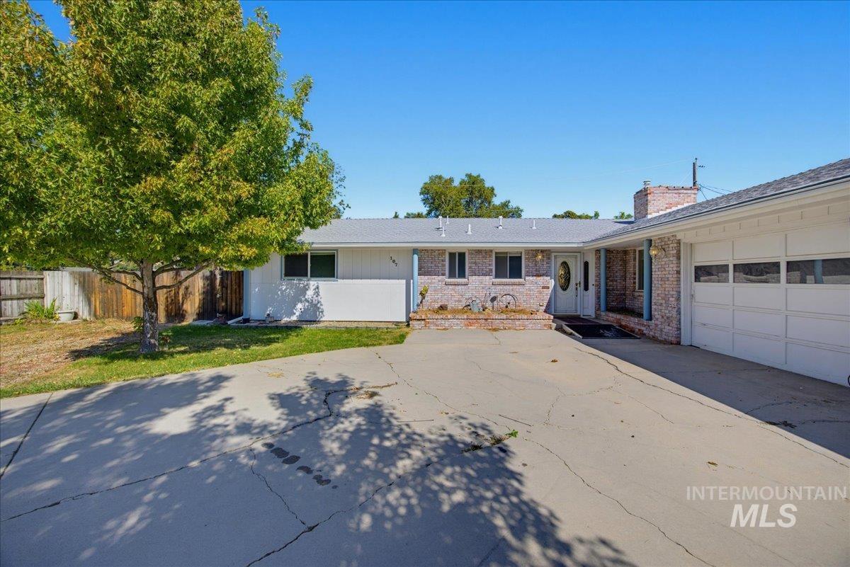 107 Felton St Property Photo 4