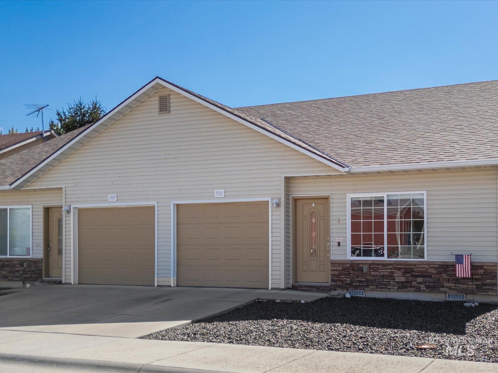 1505 Old Maple Court Property Photo 2