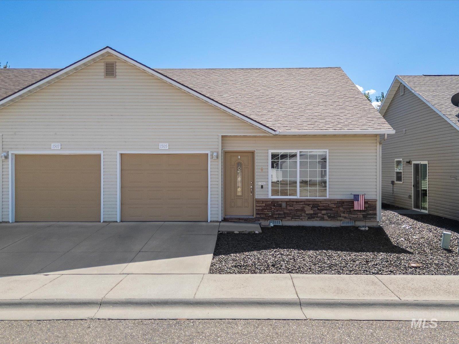 1505 Old Maple Court Property Photo 3