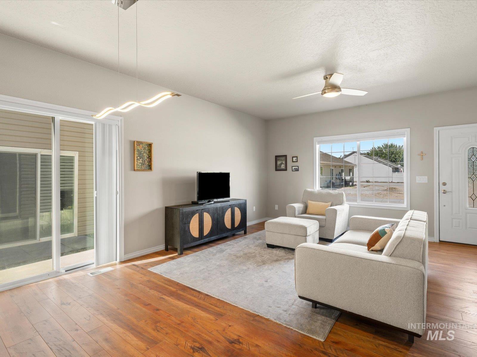 1505 Old Maple Court Property Photo 4