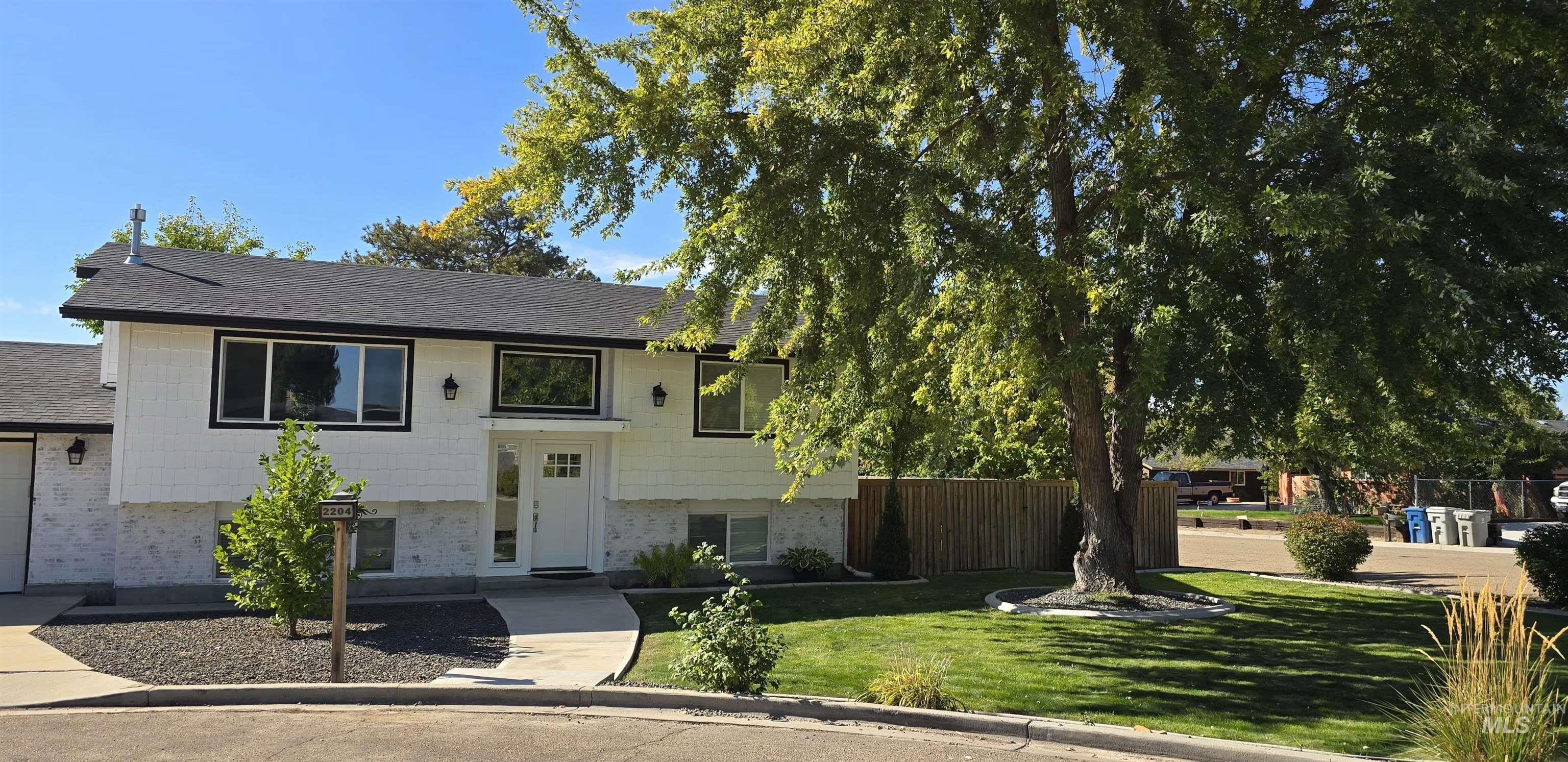 2204 Cari Circle Property Photo 1