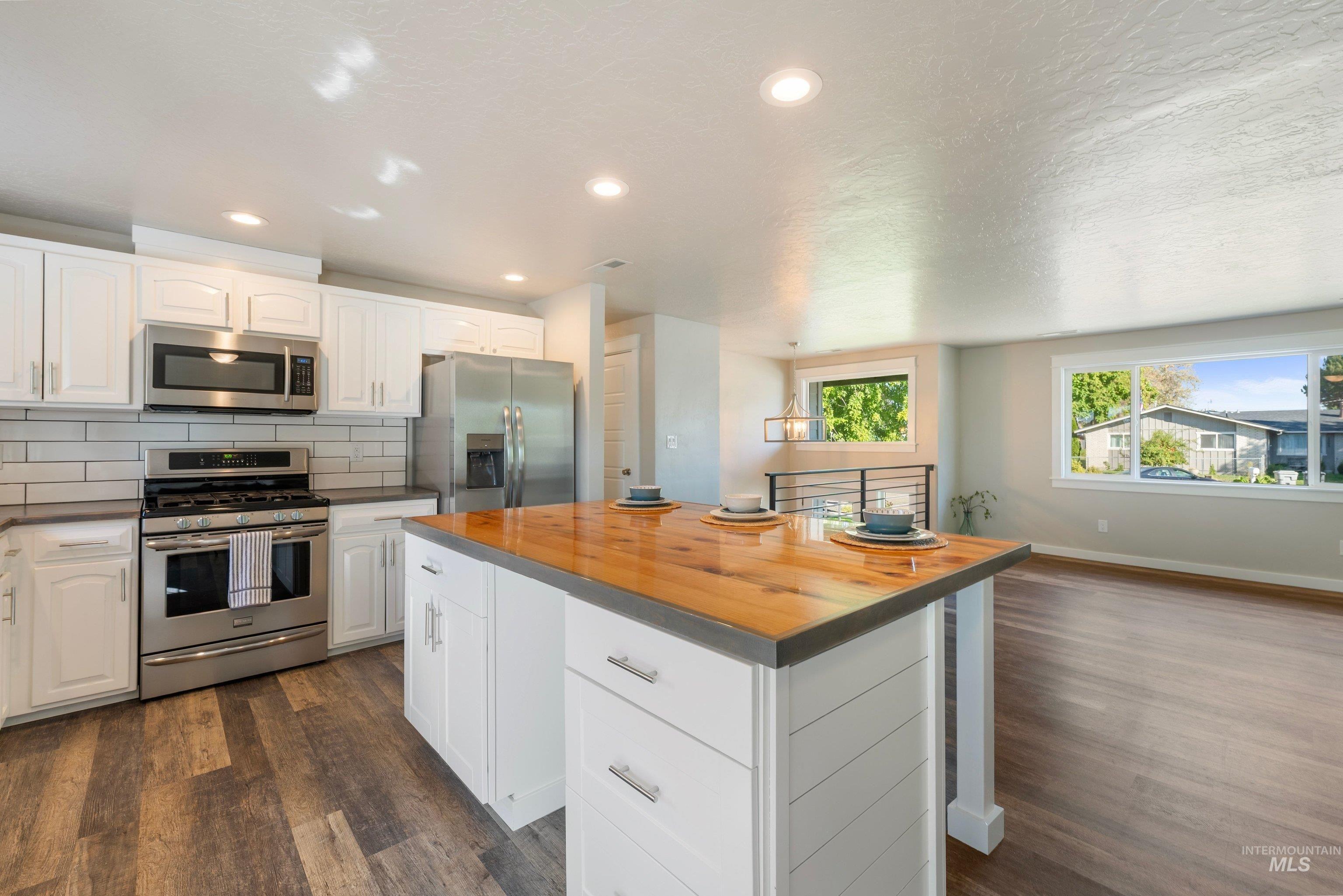 2204 Cari Circle Property Photo 10