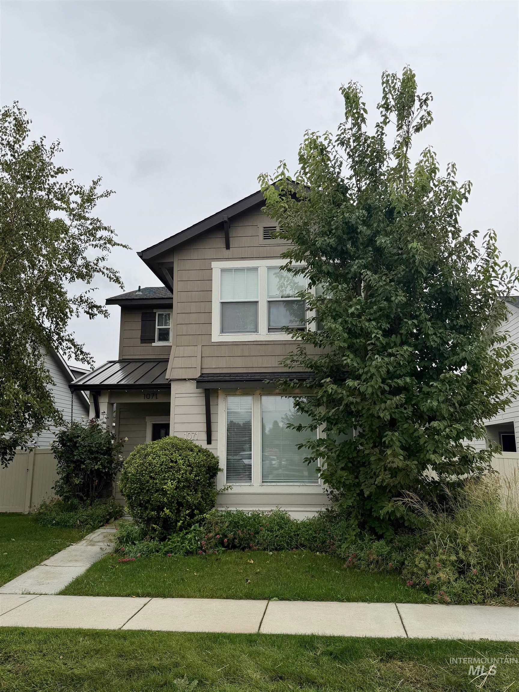 1071 W Parkstone St Property Photo 1