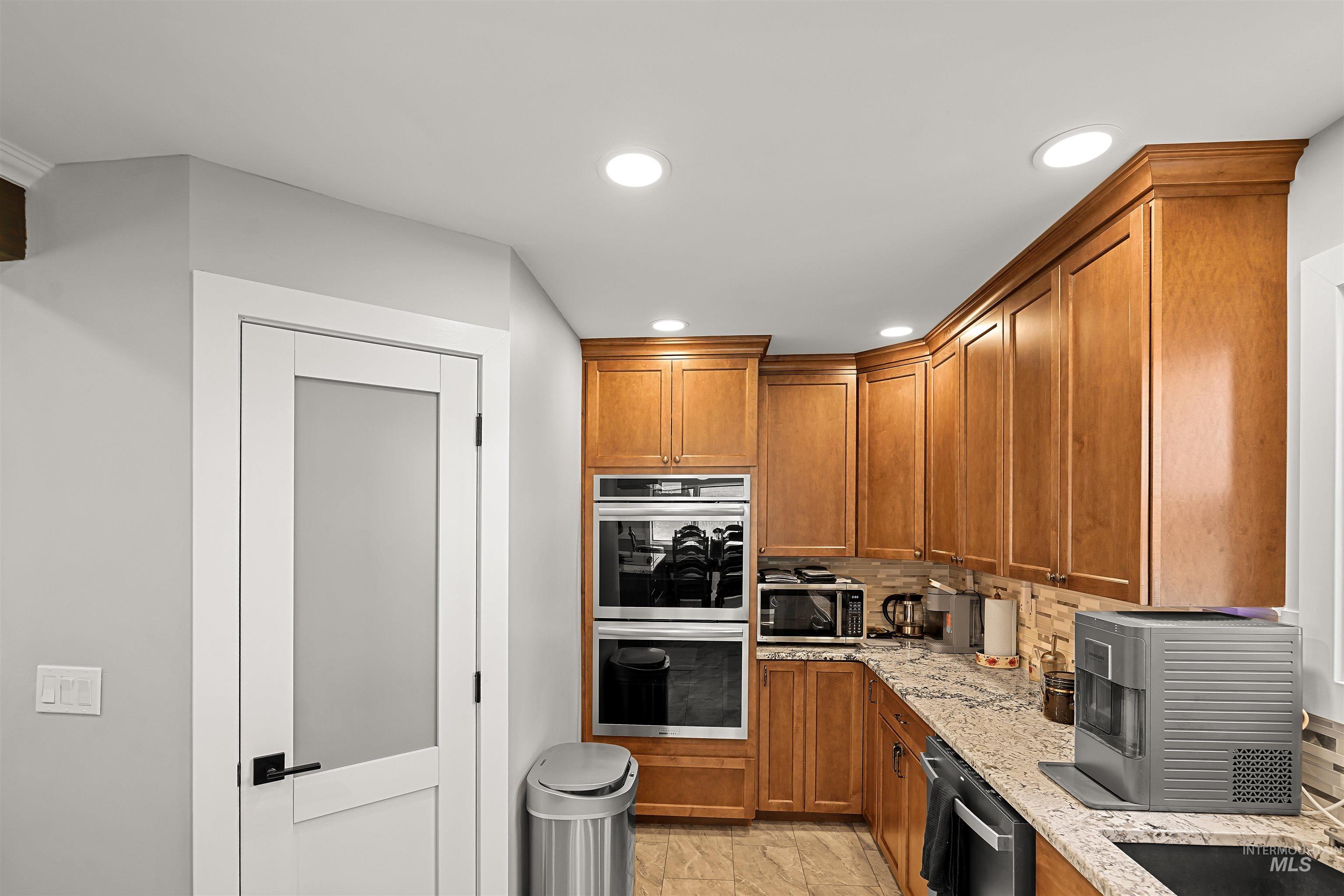 242 S Highway 27 Property Photo 3
