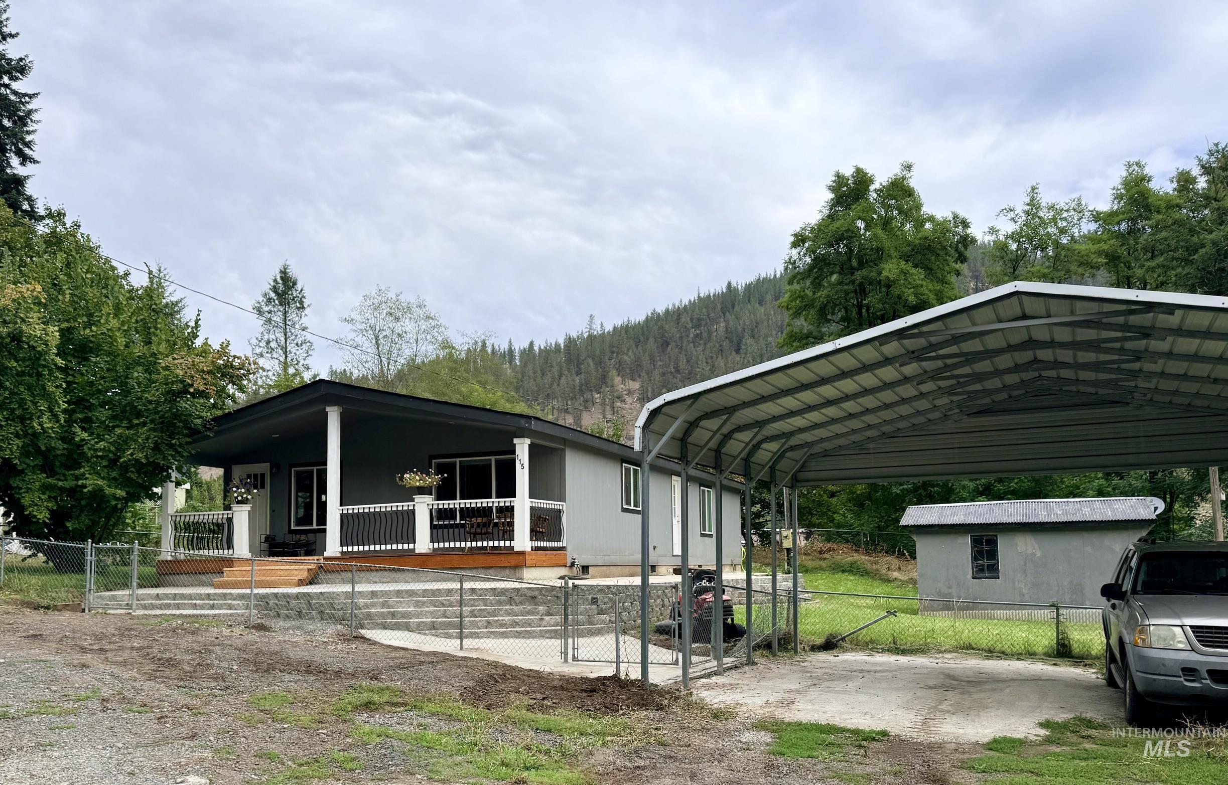 115 Trail Bay Dr Property Photo 3