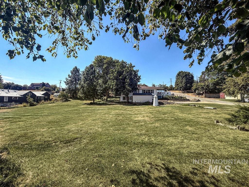 505 Smith St Property Photo 3