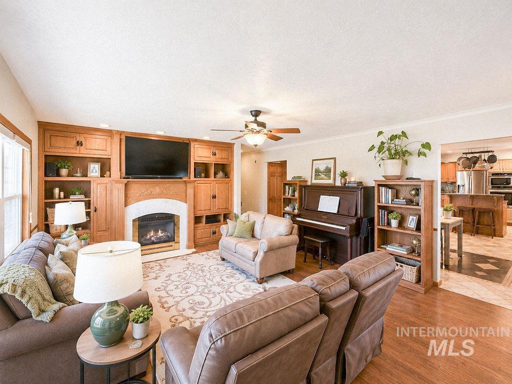 505 Smith St Property Photo 12