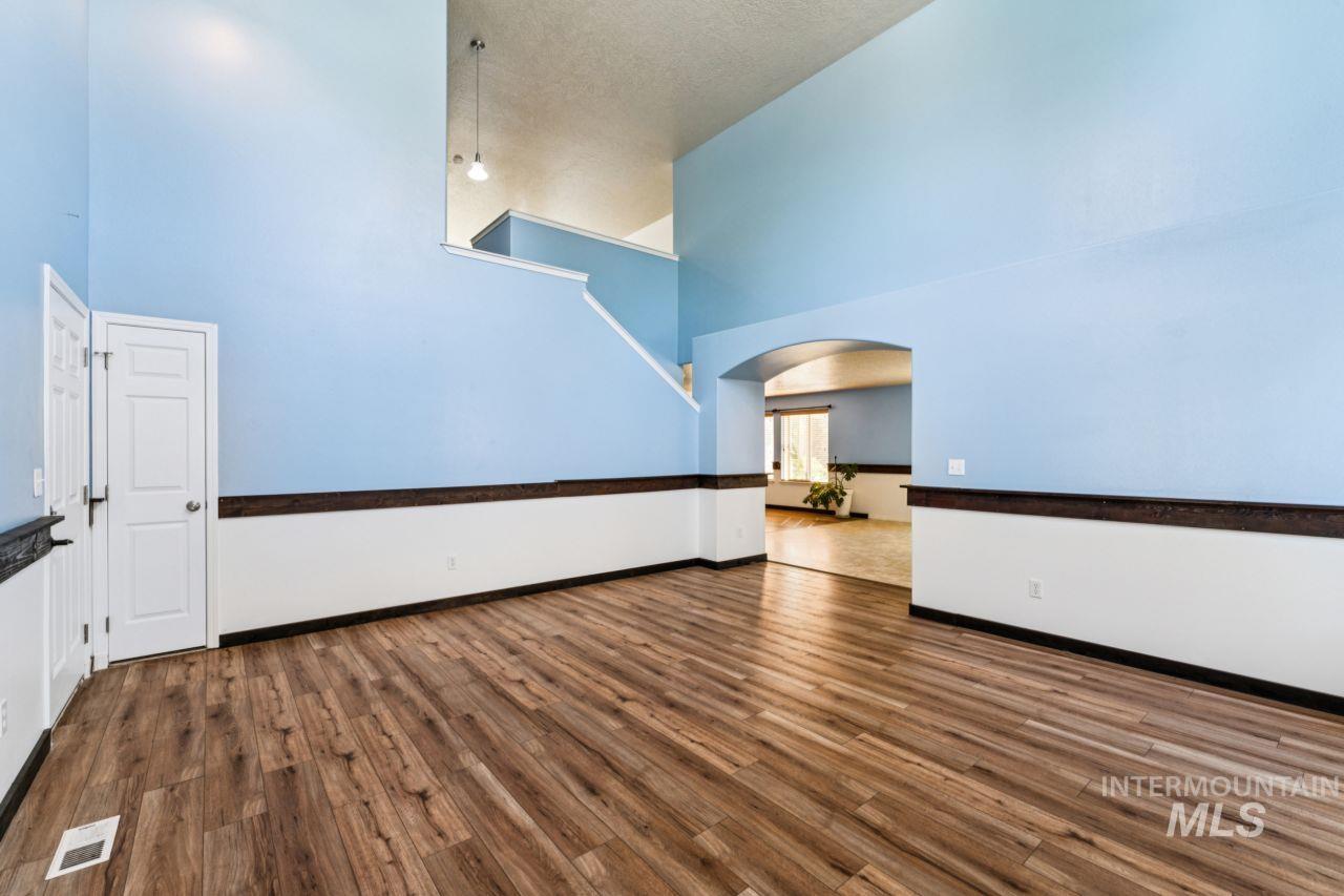 11761 Tidewater St Property Photo 6