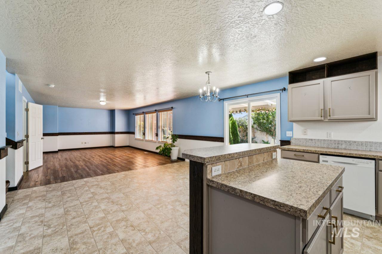 11761 Tidewater St Property Photo 10