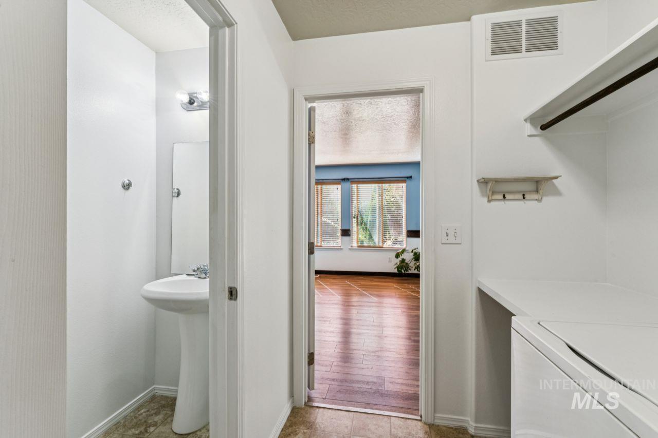 11761 Tidewater St Property Photo 20