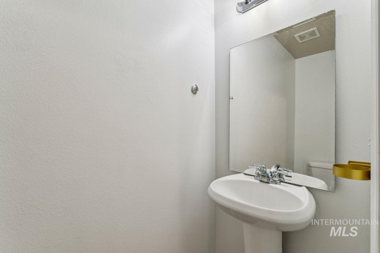 11761 Tidewater St Property Photo 21