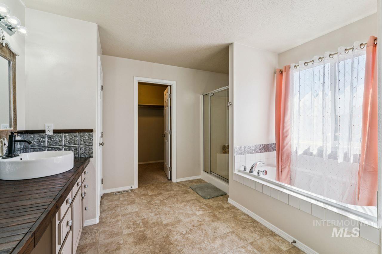 11761 Tidewater St Property Photo 28