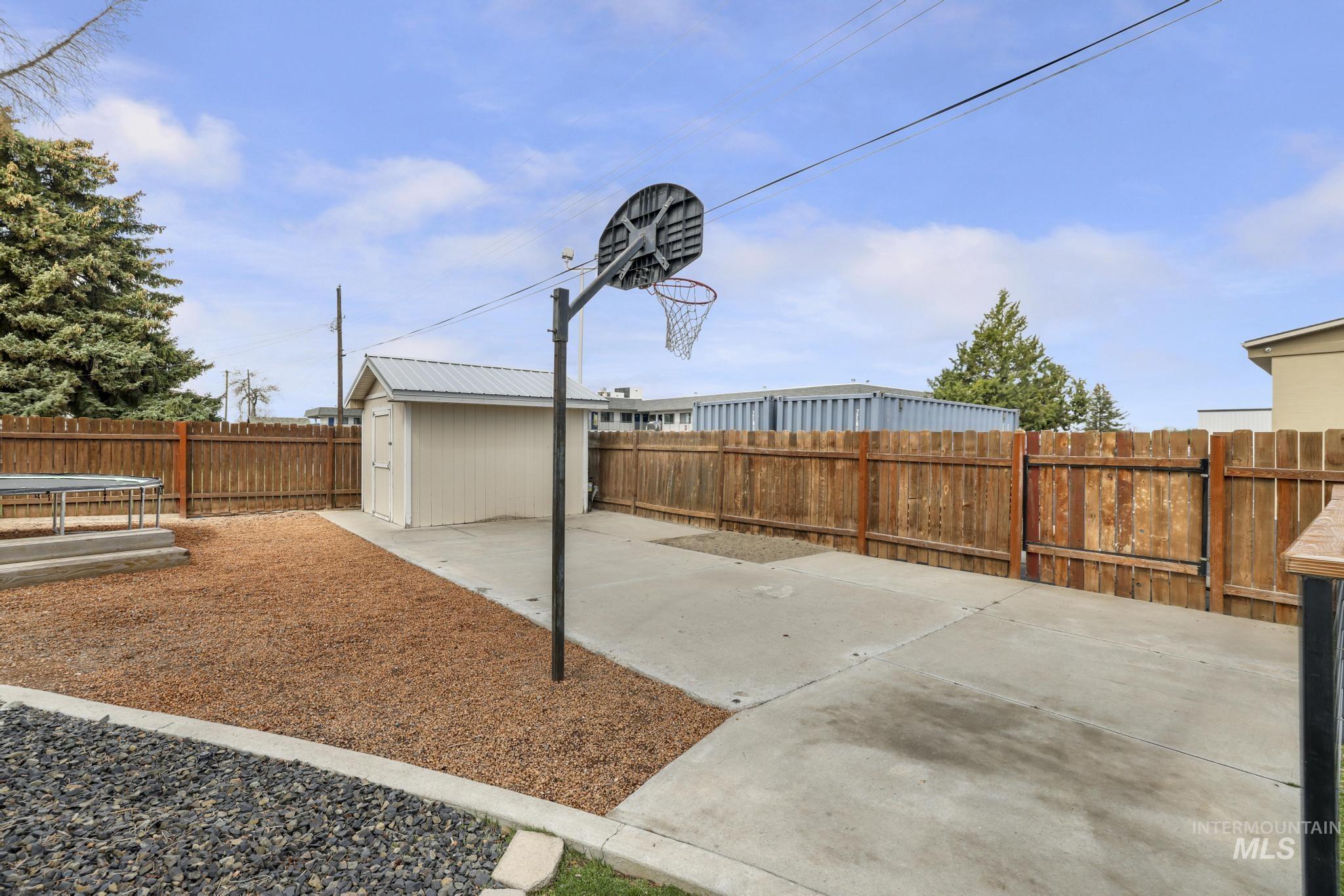1227 Lawndale Dr Property Photo 26
