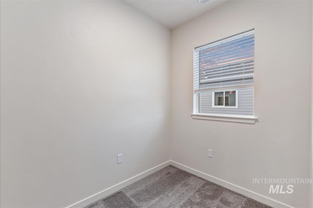 1044 W Melrose St Property Photo 28