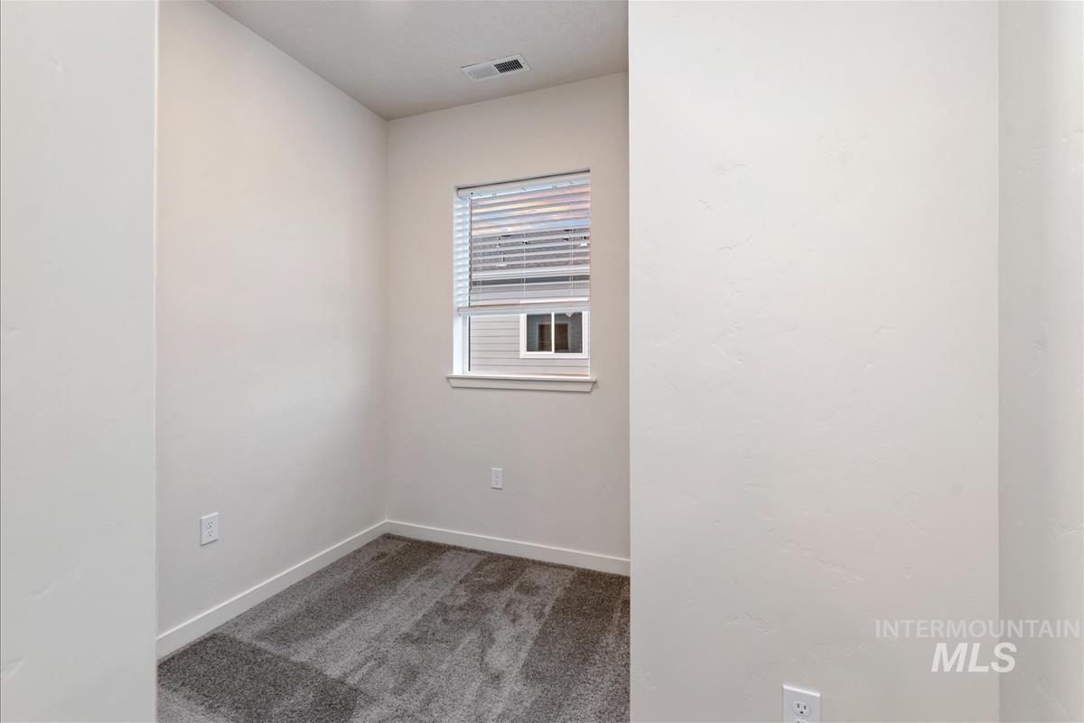 1044 W Melrose St Property Photo 29