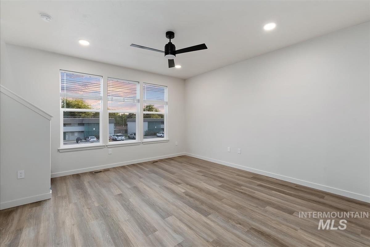 1048 W Melrose St Property Photo 15