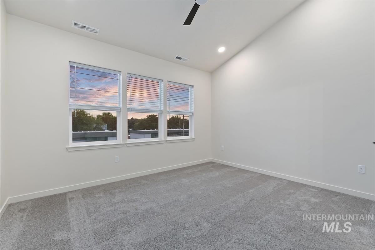 1048 W Melrose St Property Photo 17