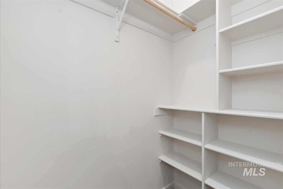 1048 W Melrose St Property Photo 22