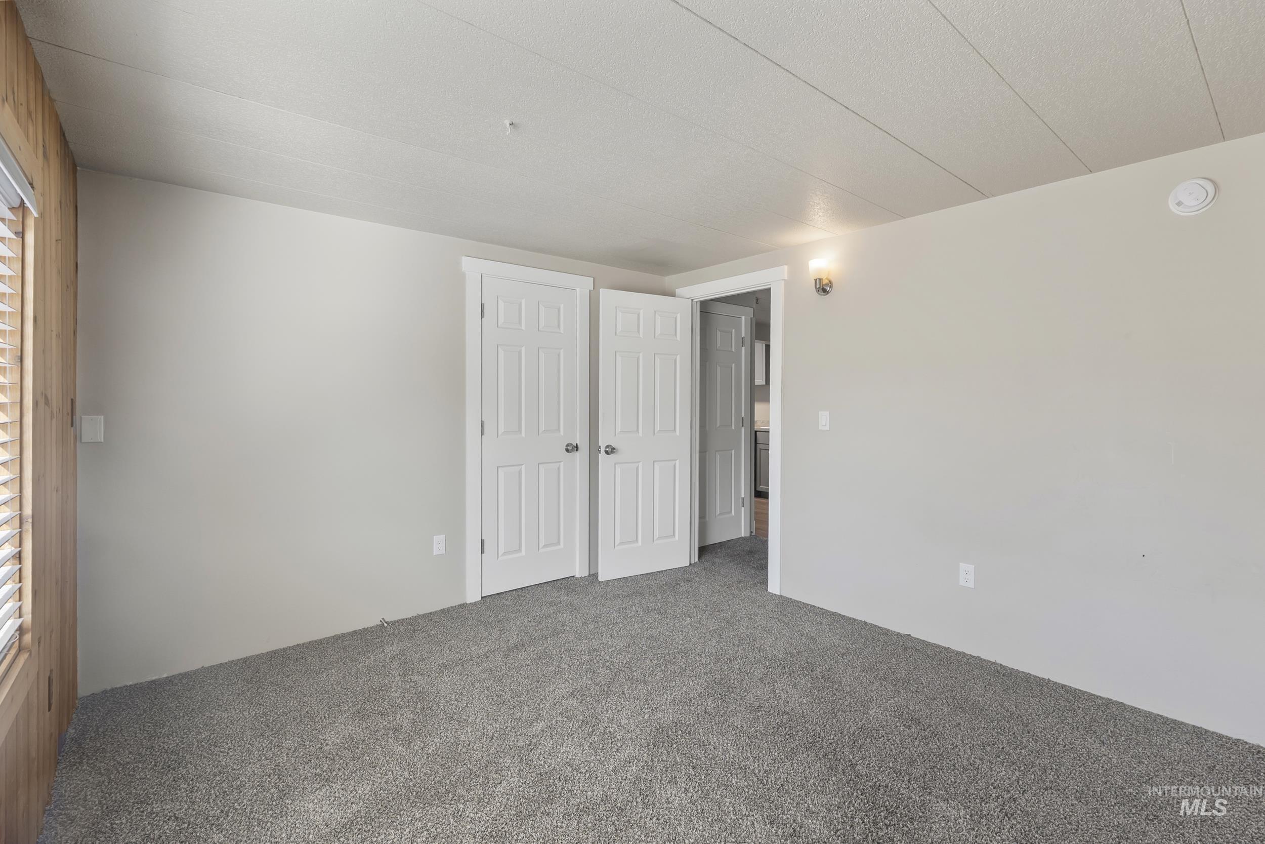 9226 W Irving St Property Photo 11