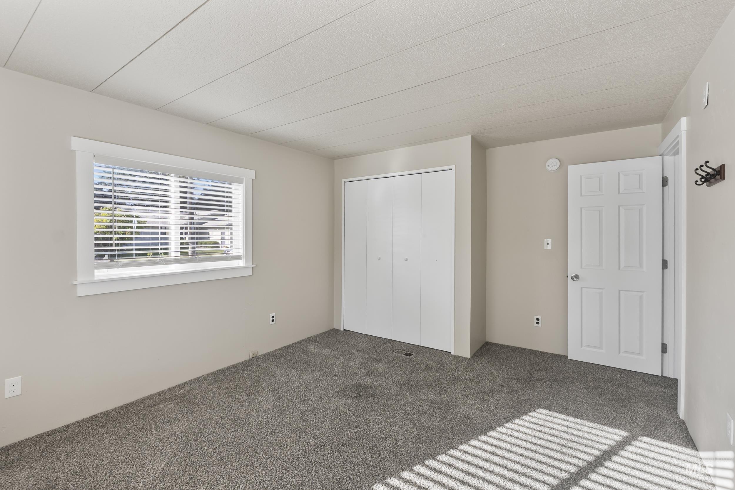 9226 W Irving St Property Photo 12
