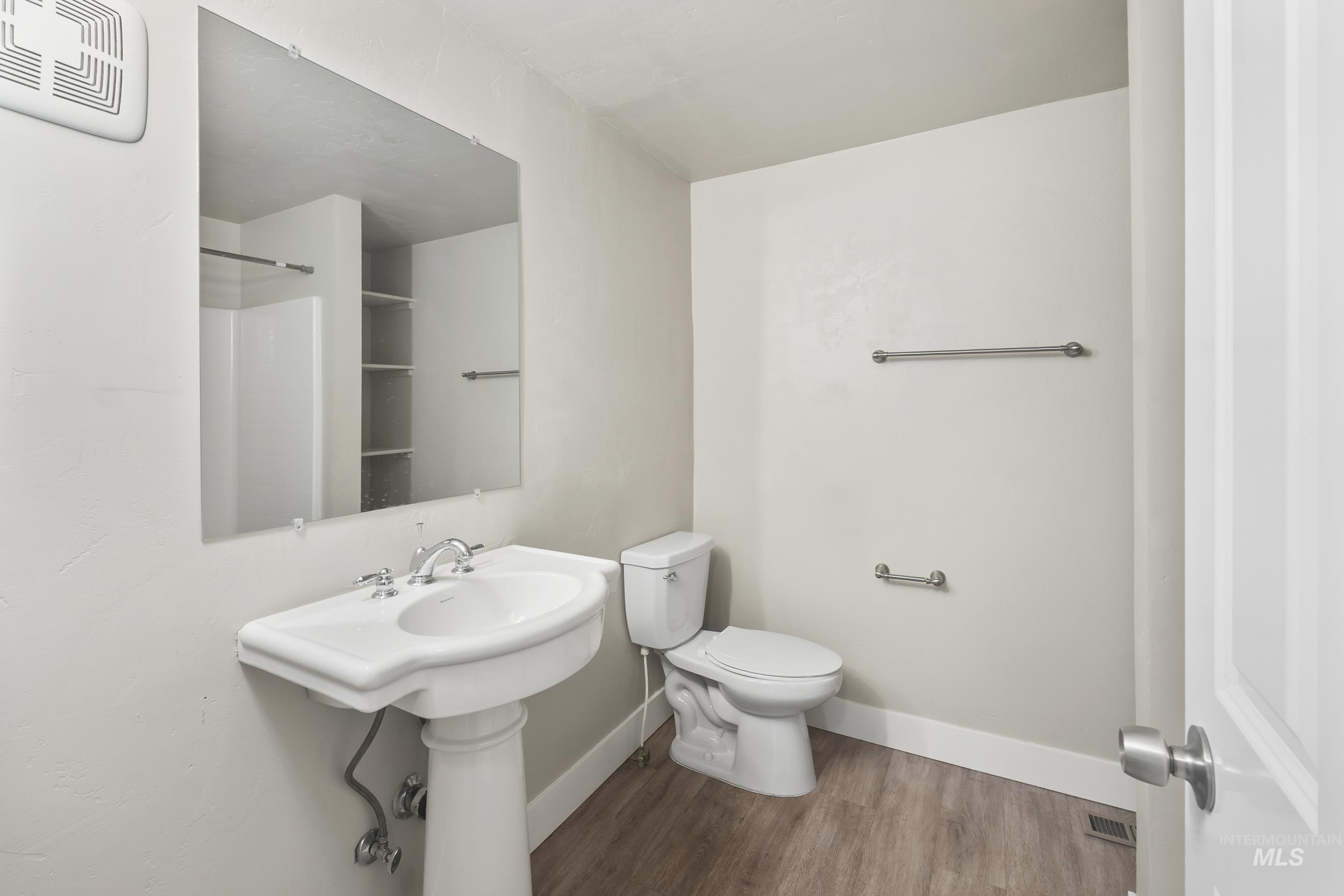 9226 W Irving St Property Photo 14