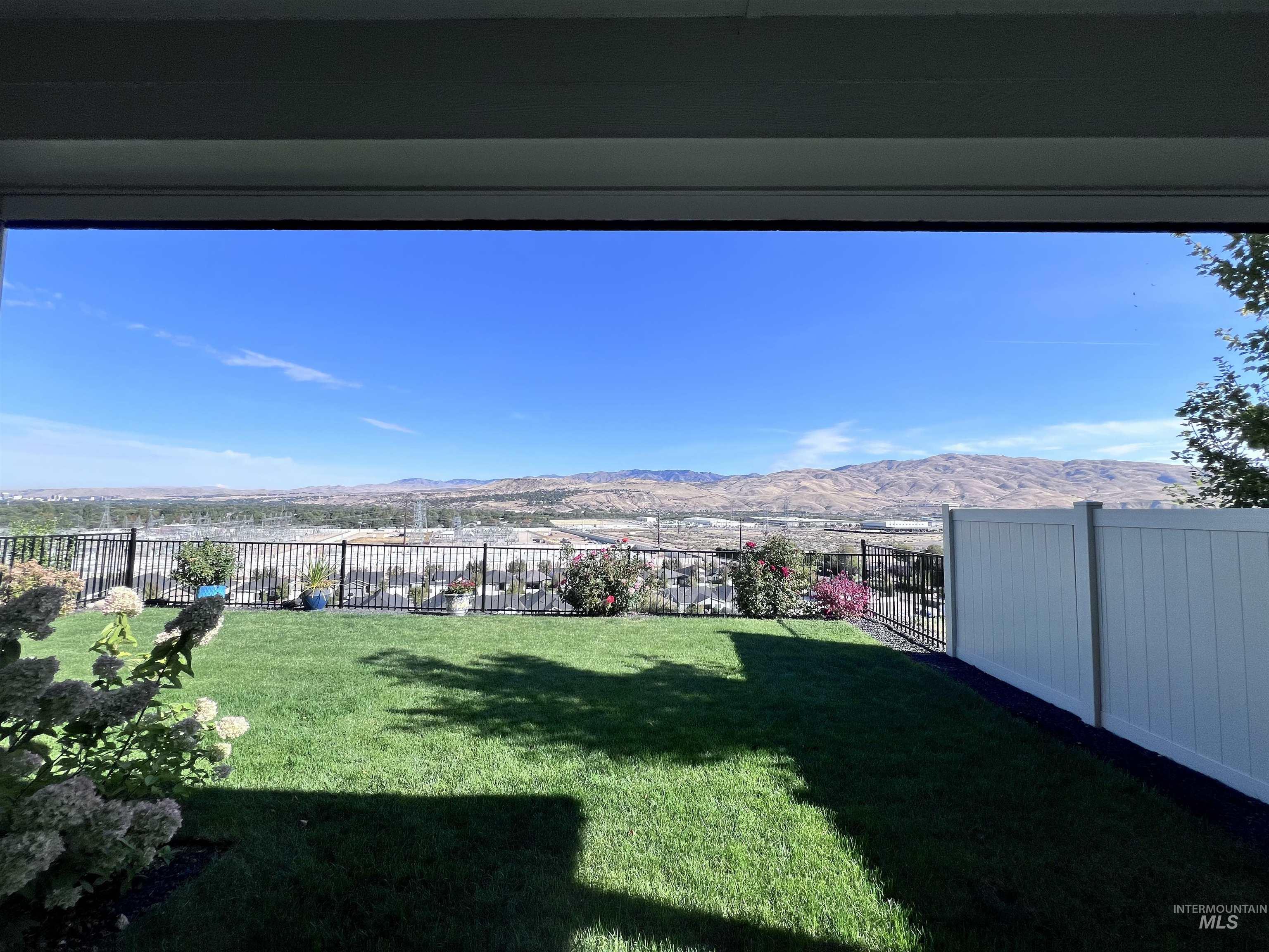 2214 E Danzee Dr Property Photo 2
