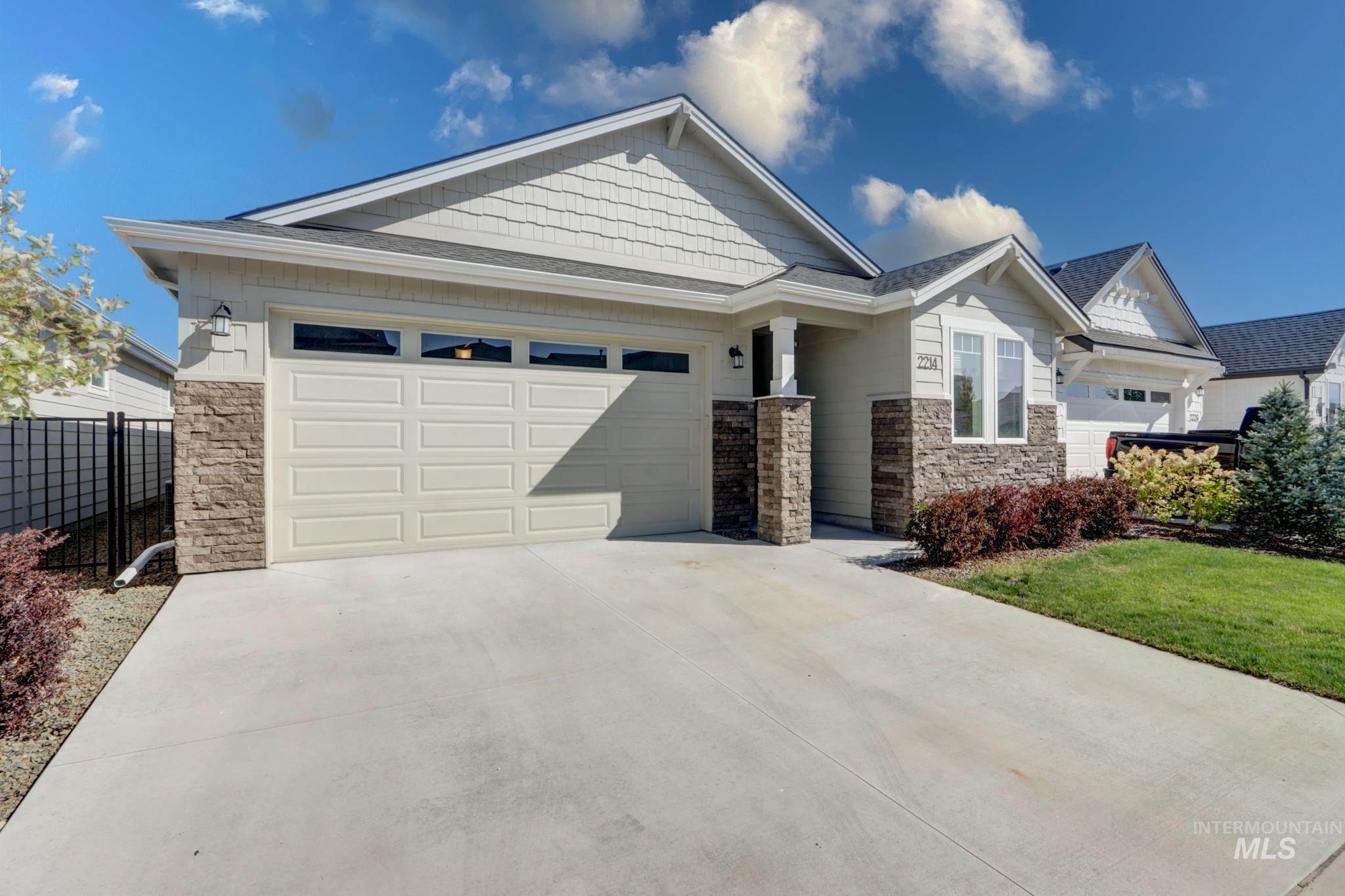 2214 E Danzee Dr Property Photo 3