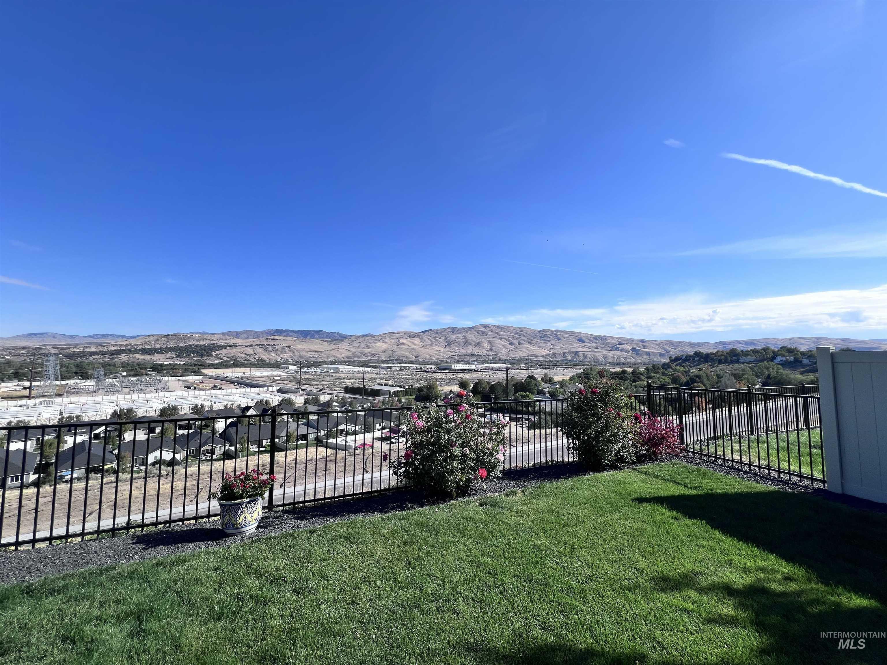 2214 E Danzee Dr Property Photo 4