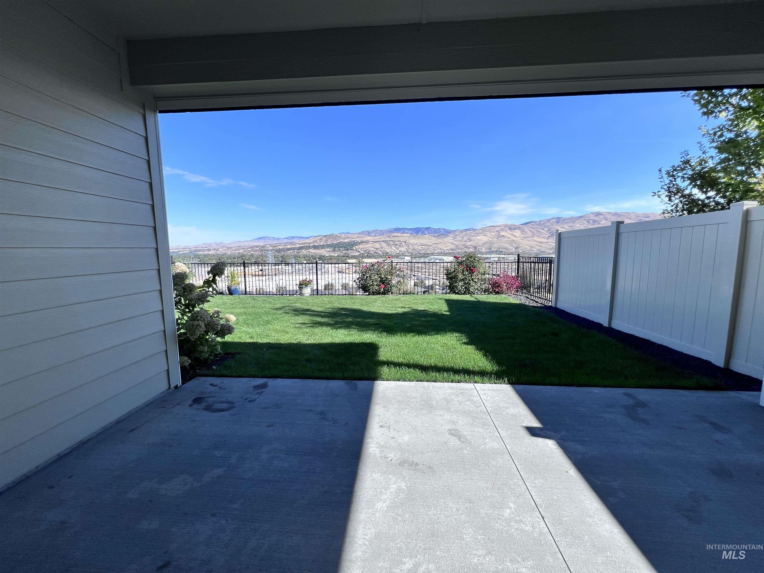 2214 E Danzee Dr Property Photo 6