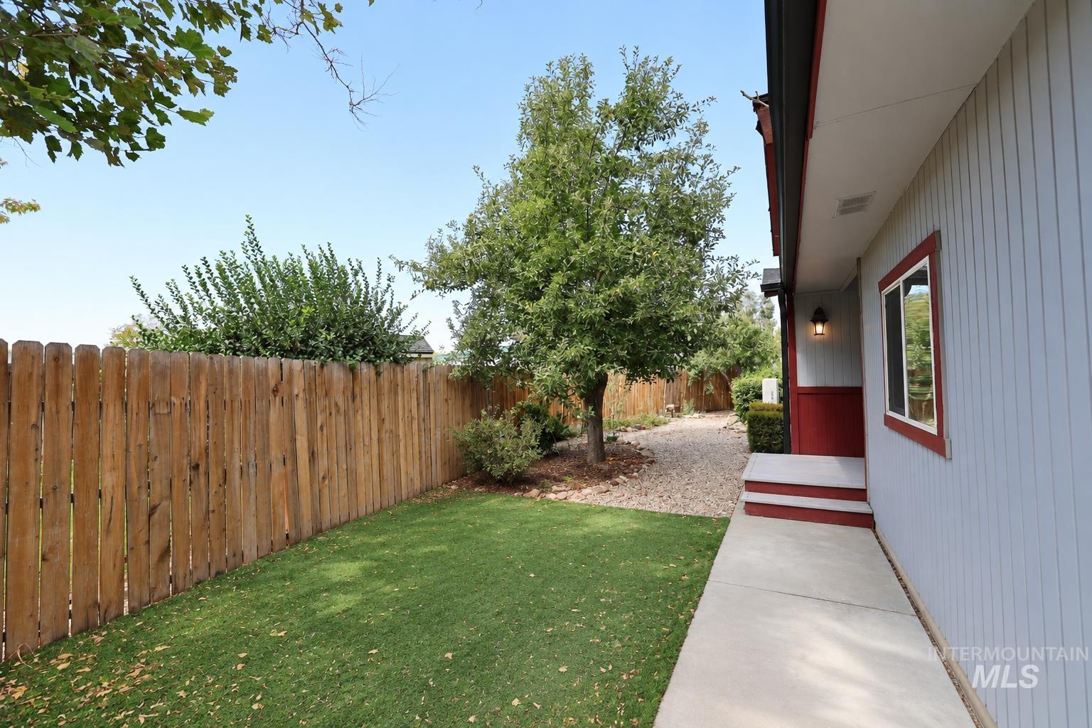 2398 W Panama St Property Photo 2
