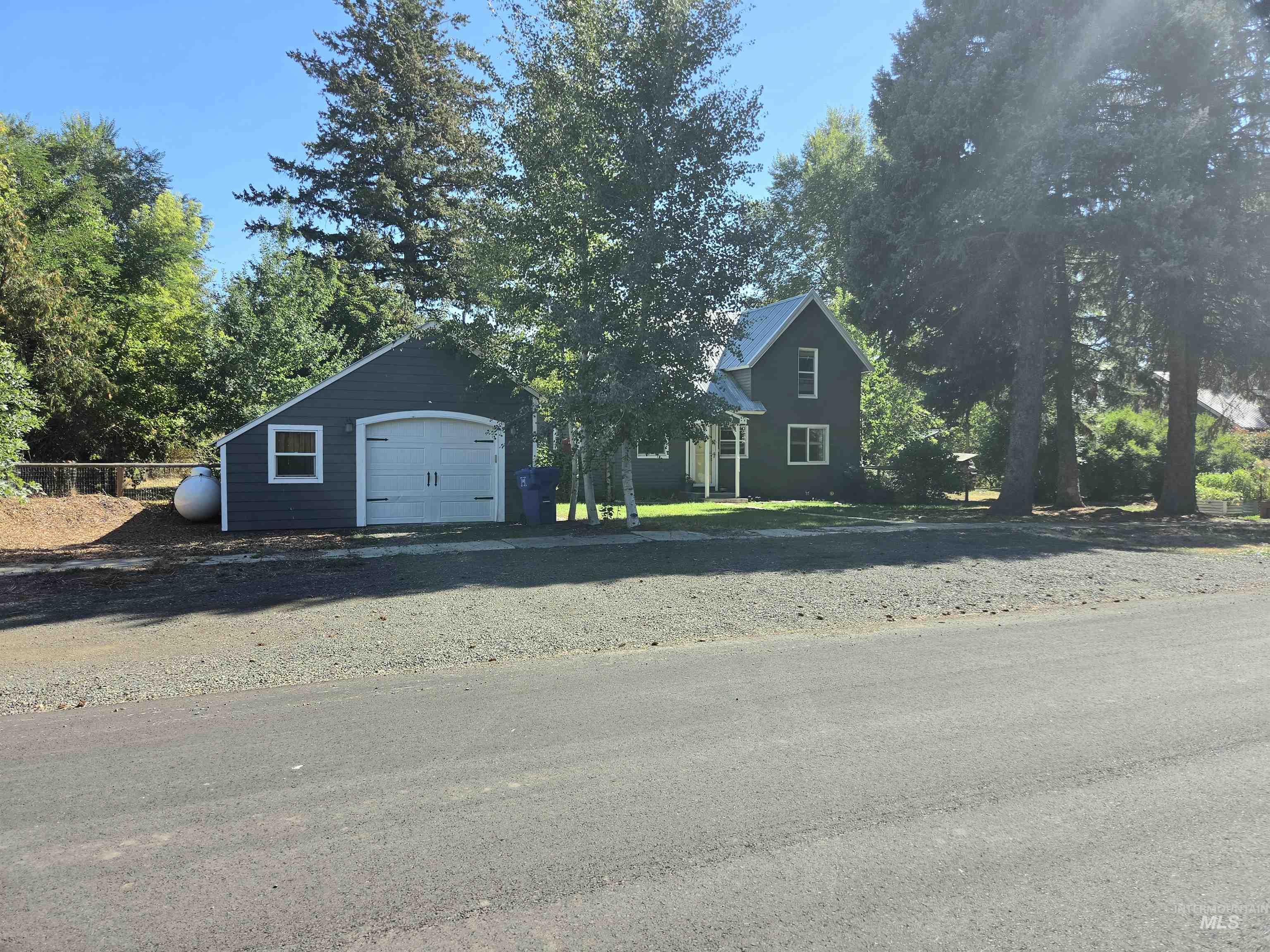 140 S 1st St Property Photo 2