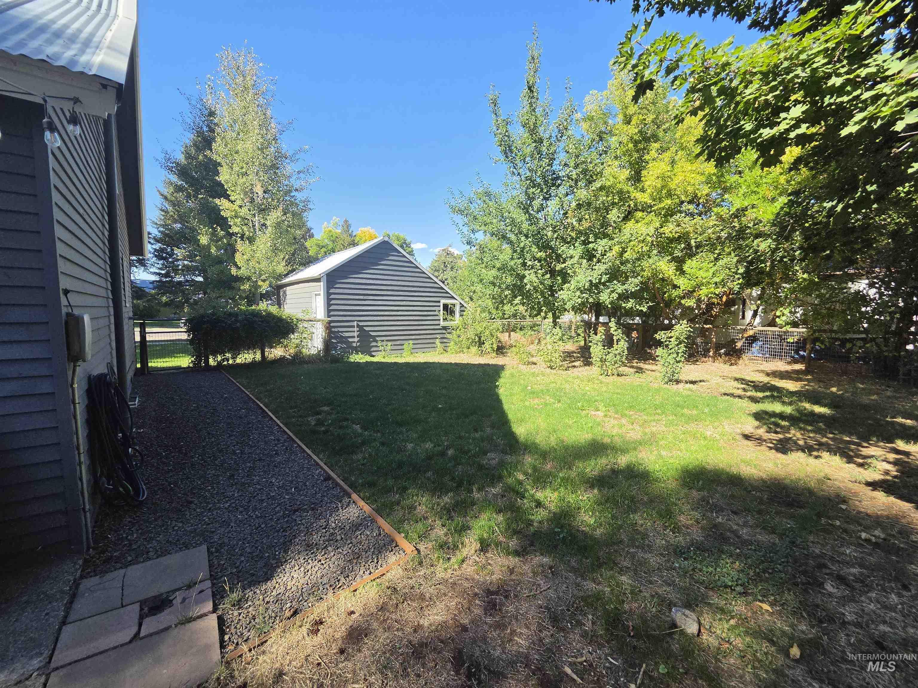 140 S 1st St Property Photo 33