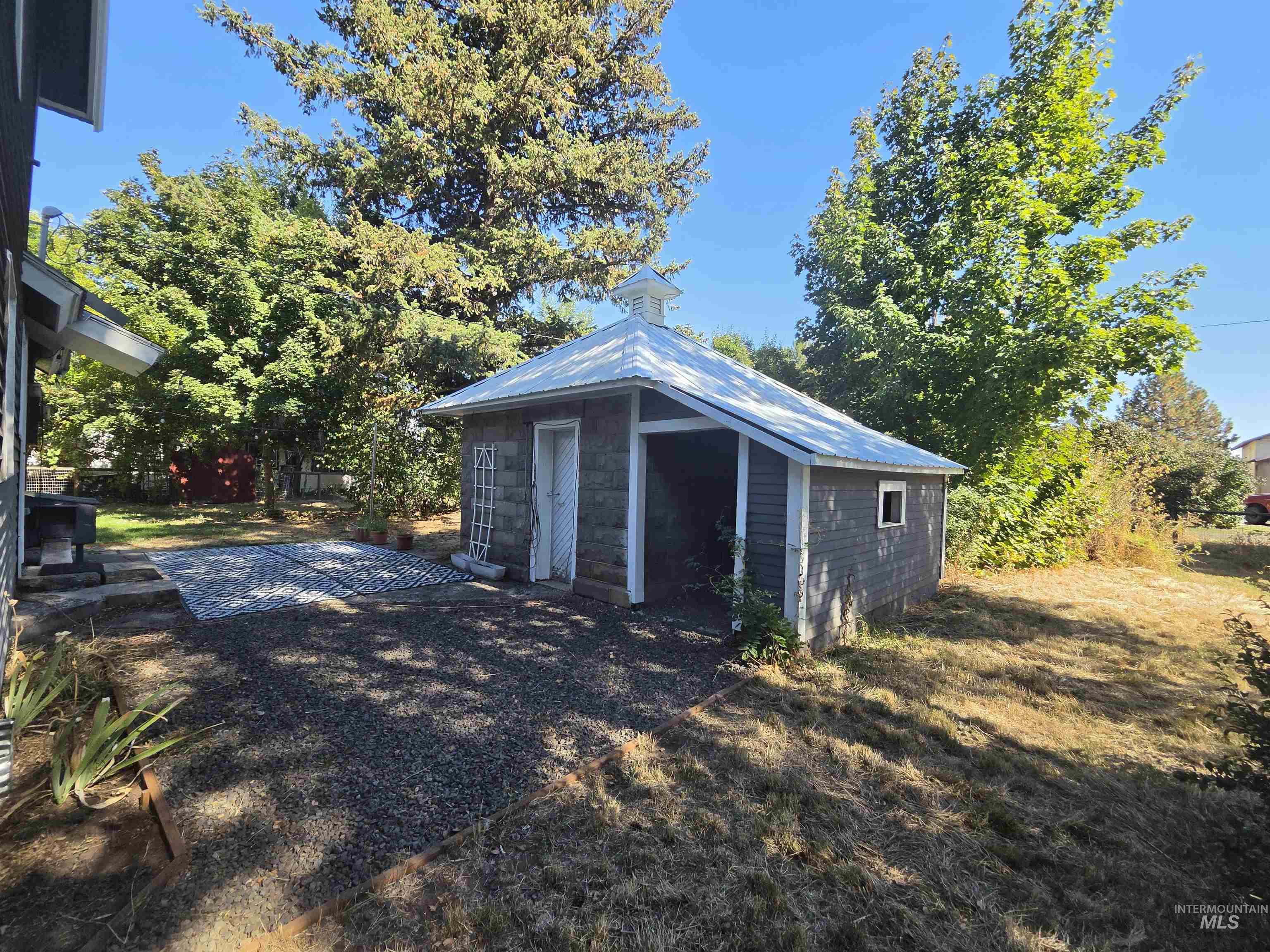 140 S 1st St Property Photo 35