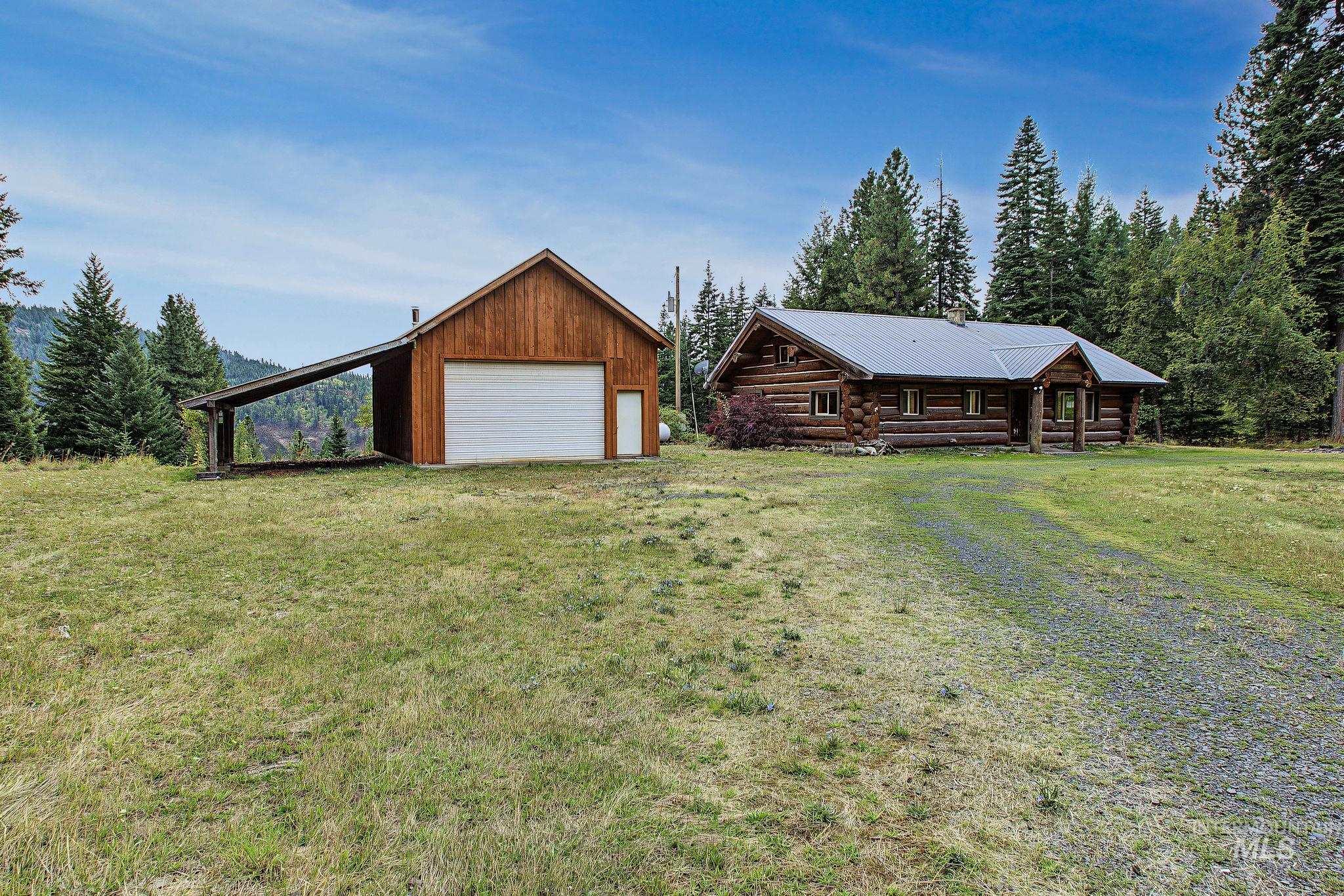 2926 Wells Bench Road Property Photo 1
