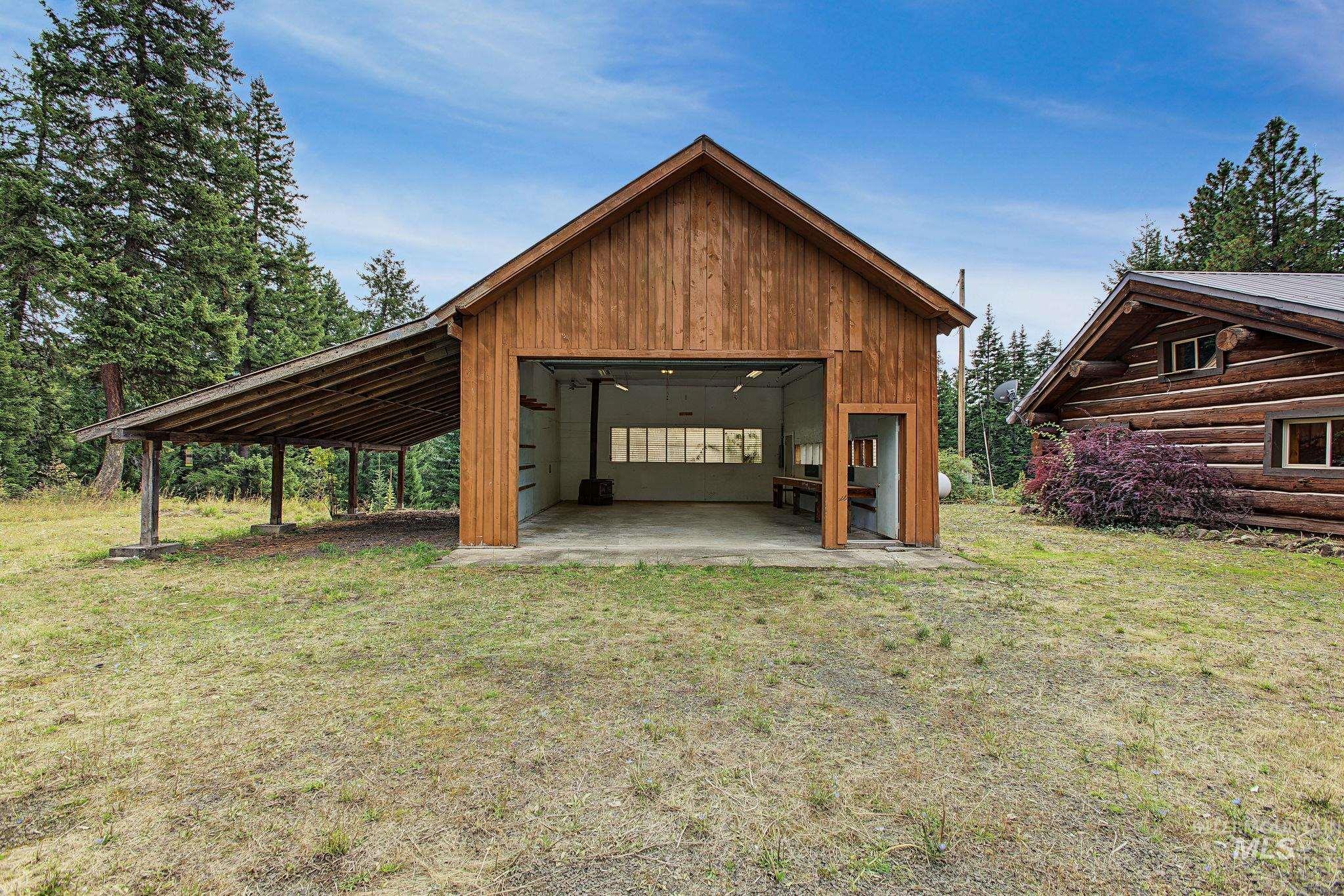 2926 Wells Bench Road Property Photo 4
