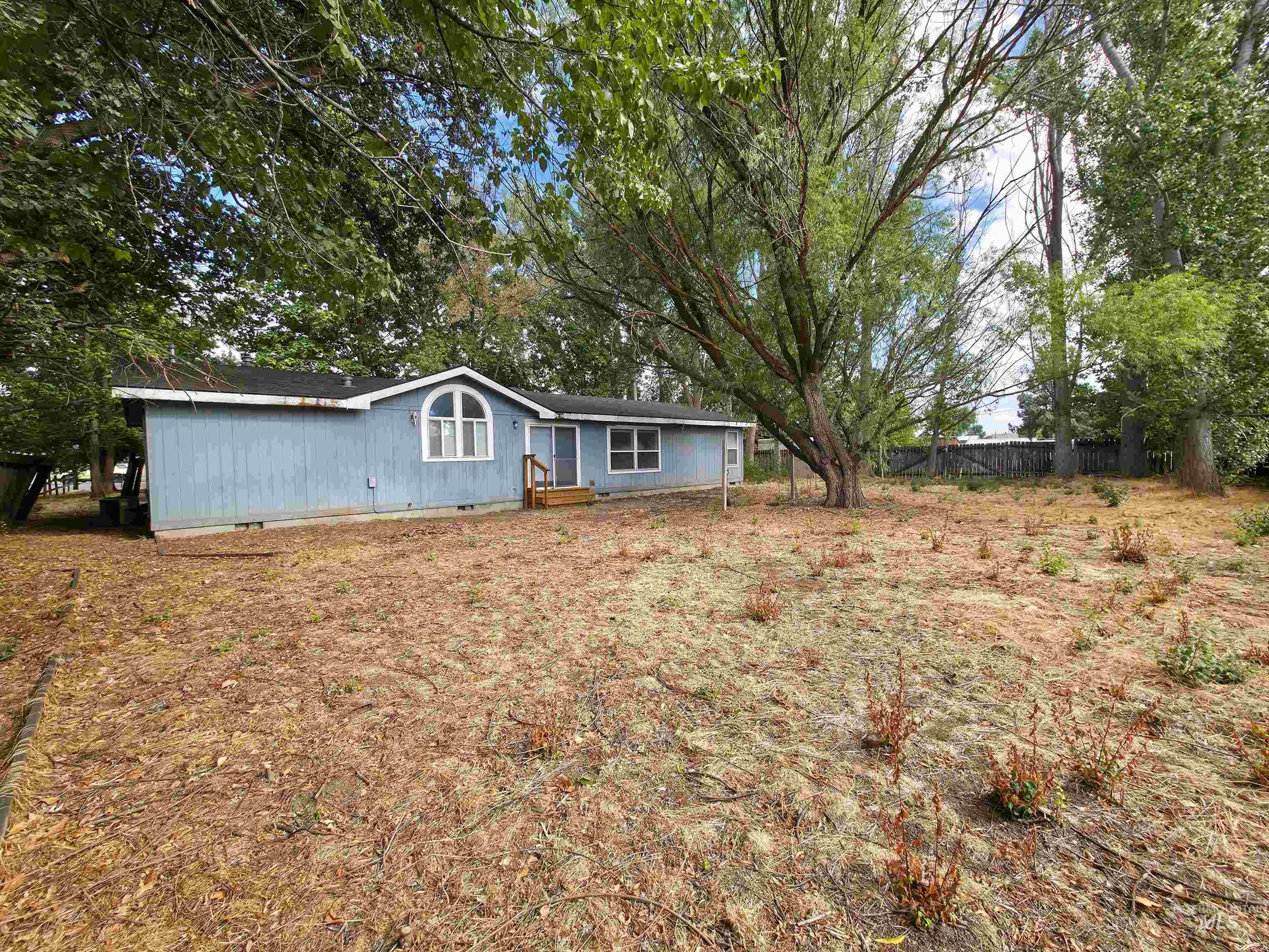 1215 W 7th Property Photo 19