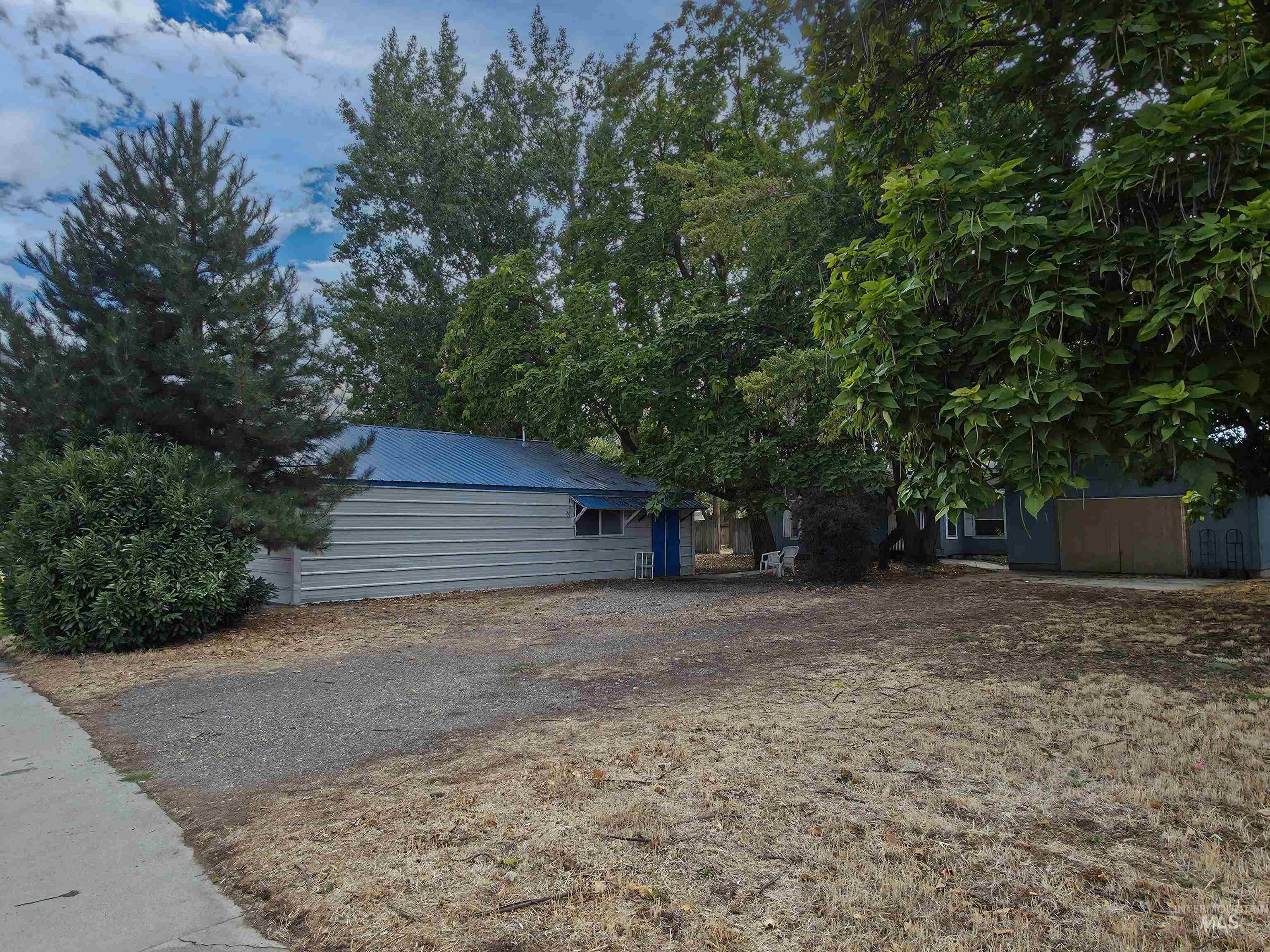 1215 W 7th Property Photo 24