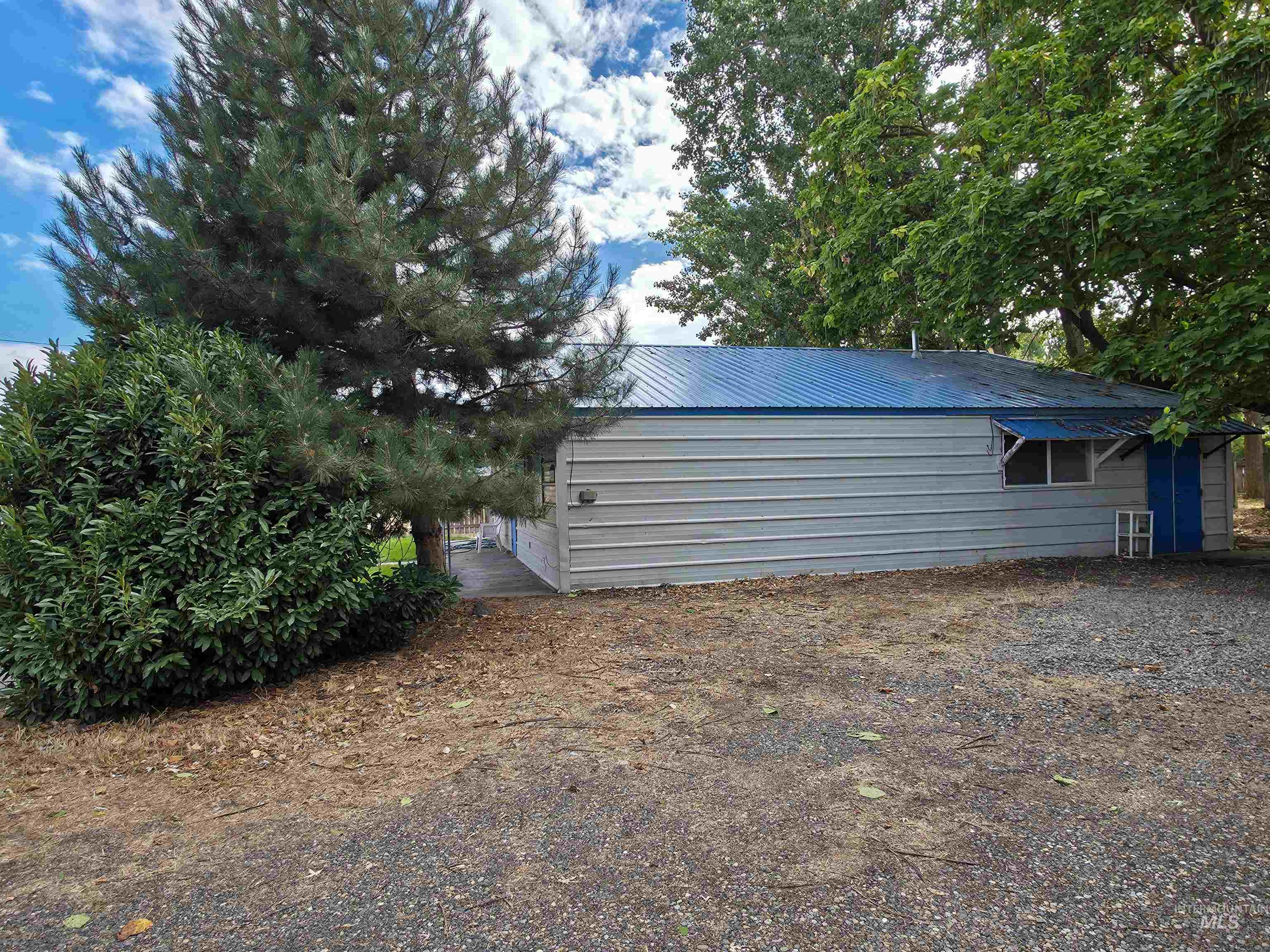 1215 W 7th Property Photo 25