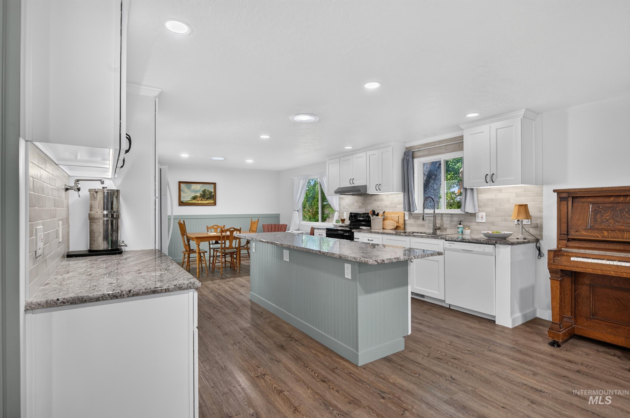 8595 W Westchester Ave Property Photo 15