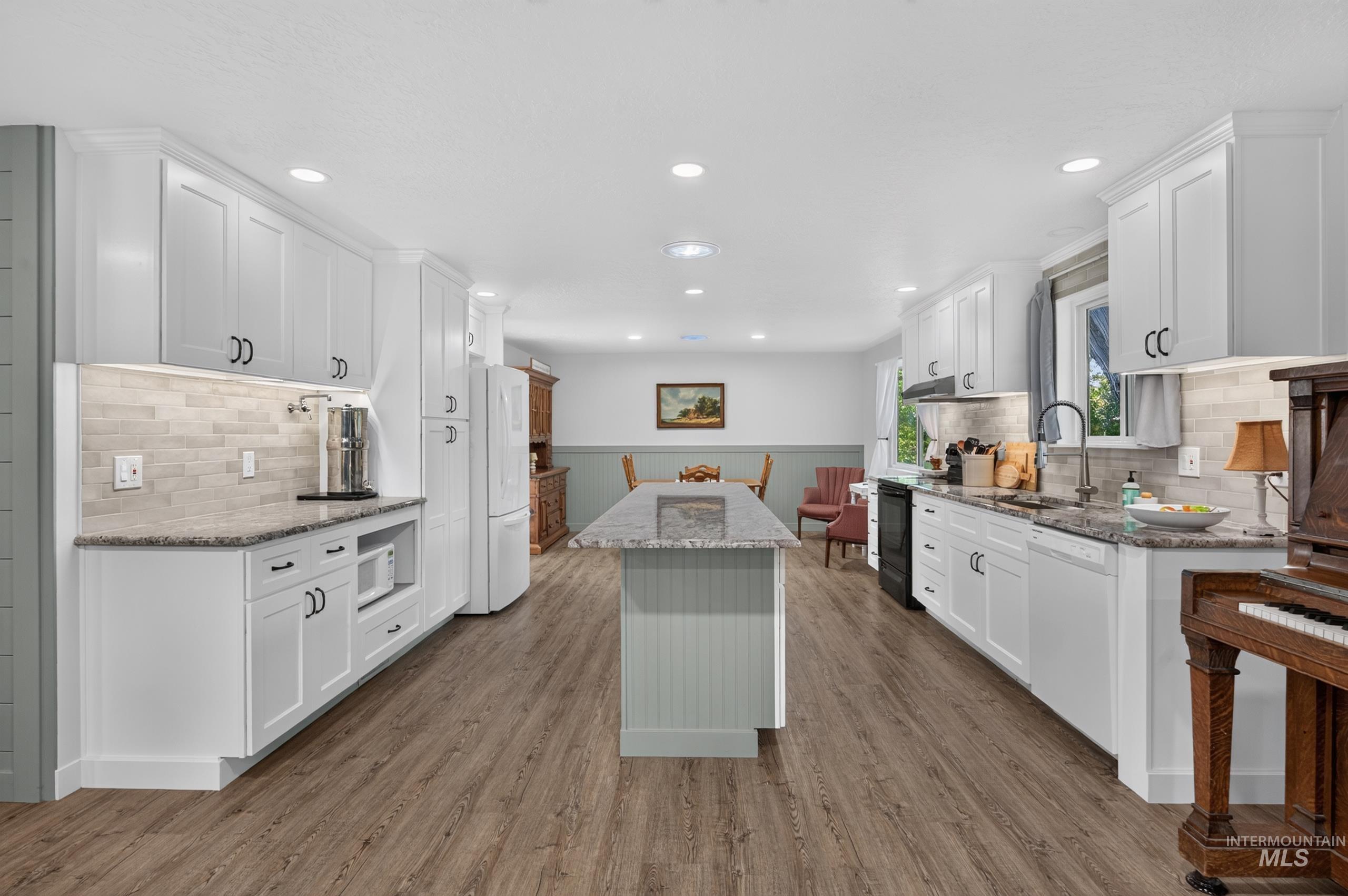 8595 W Westchester Ave Property Photo 16