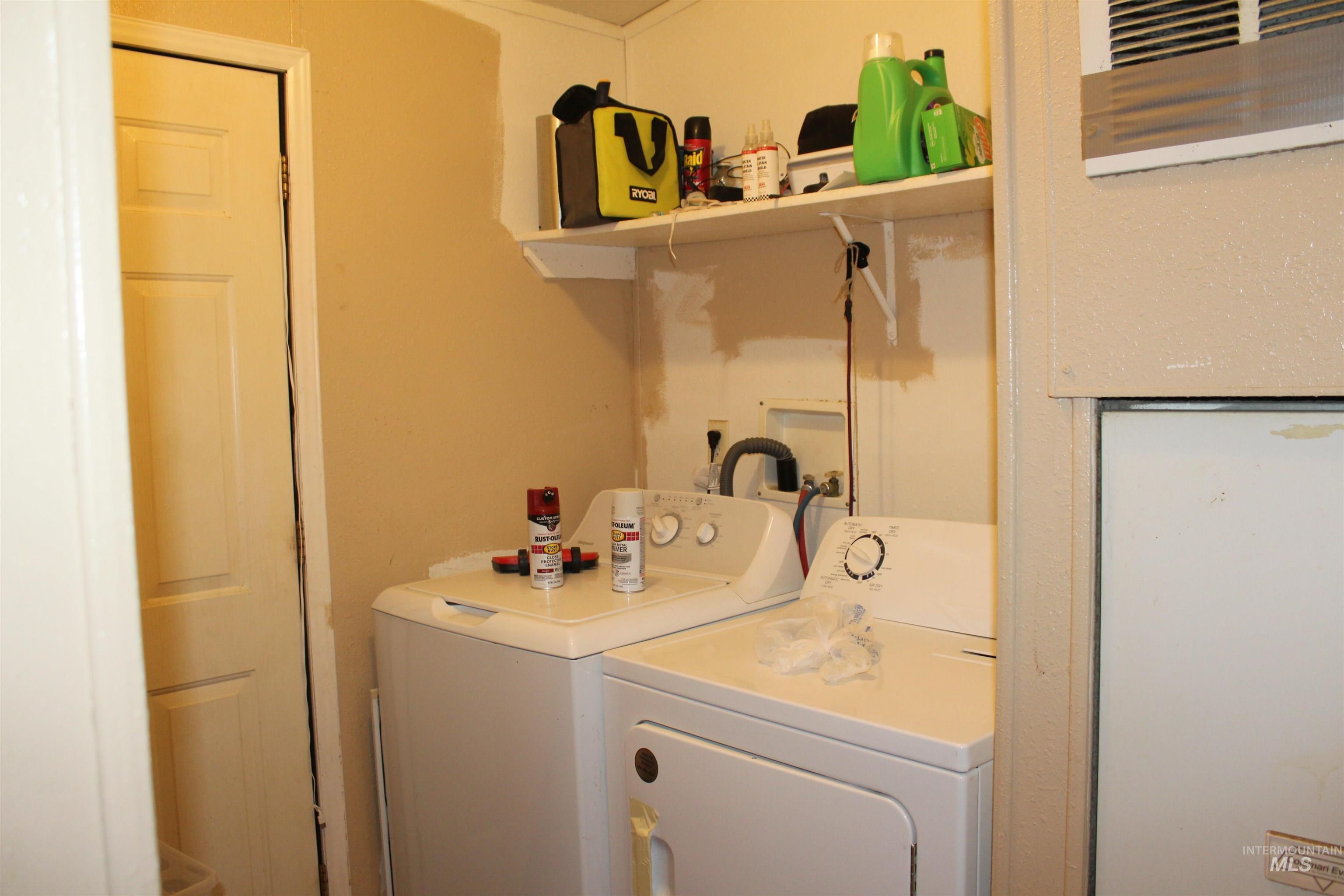 1015 N Fir St Property Photo 4