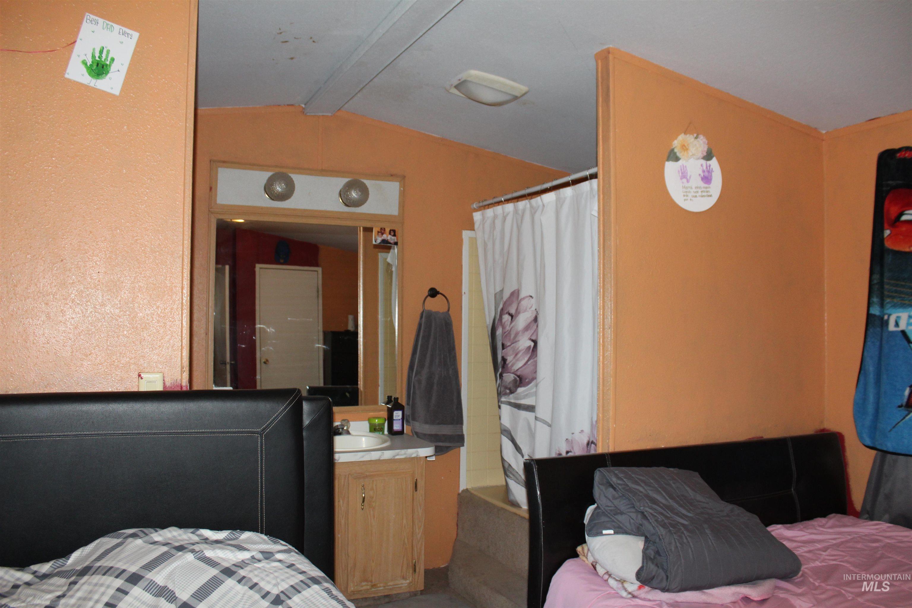 1015 N Fir St Property Photo 5