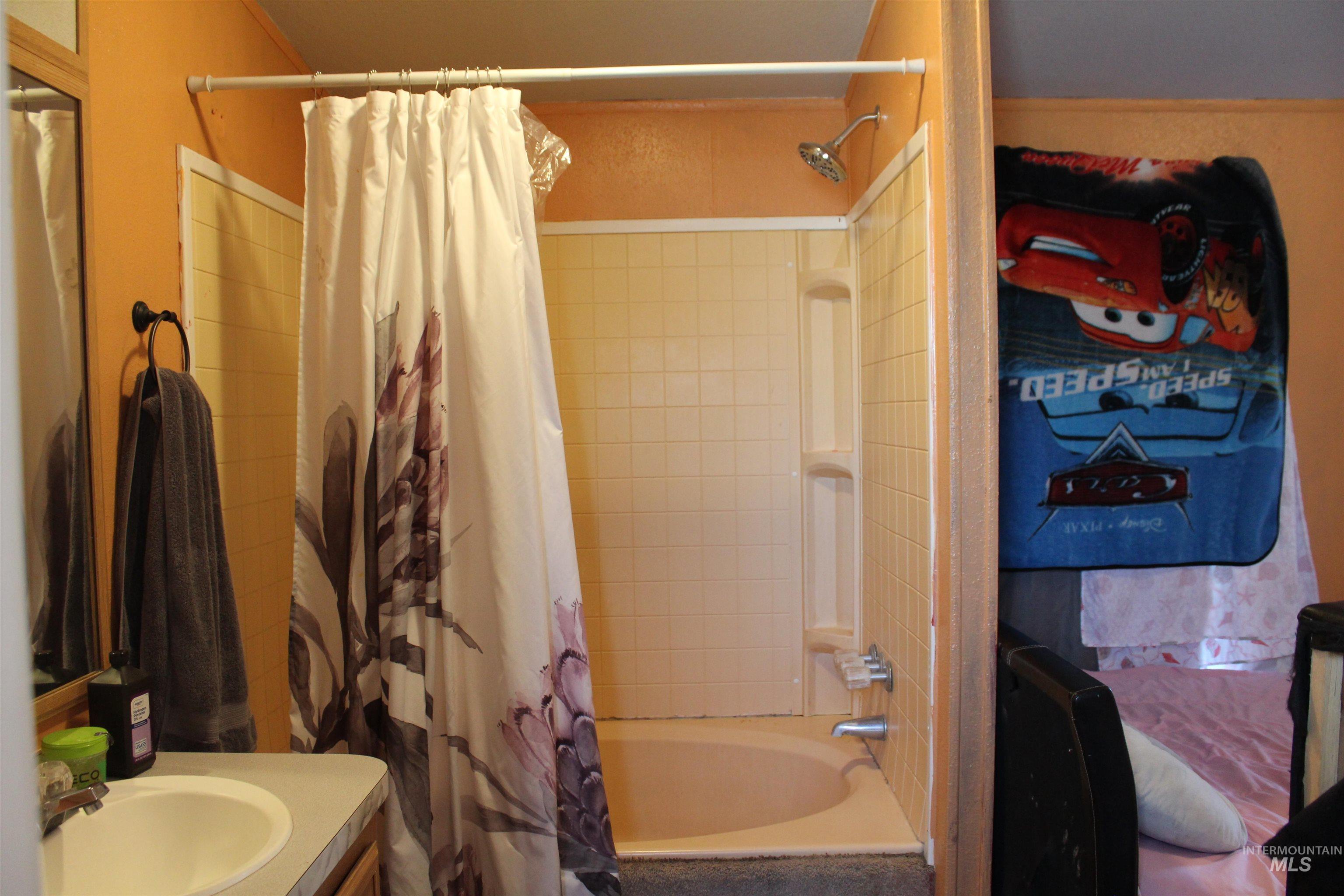 1015 N Fir St Property Photo 6