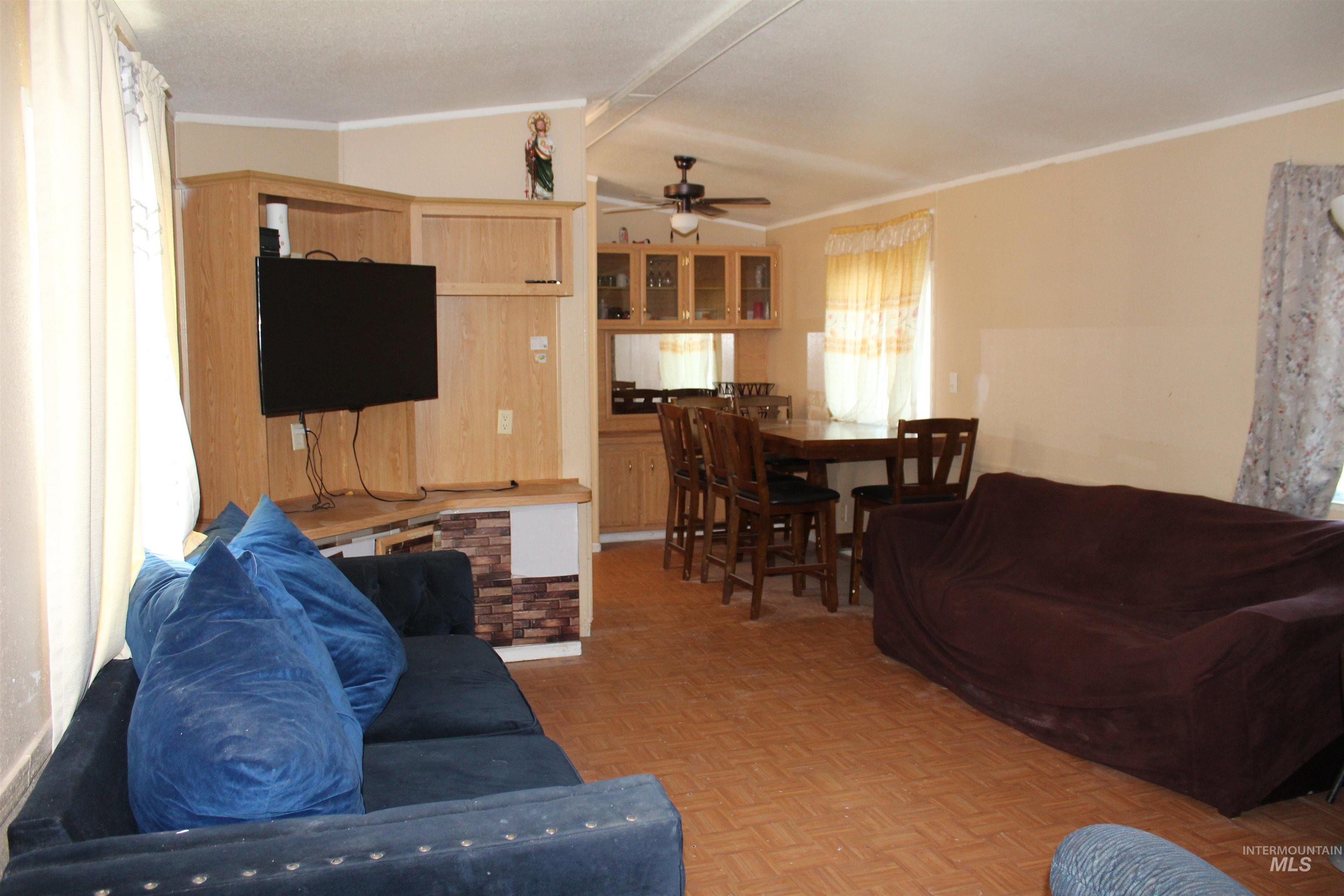 1015 N Fir St Property Photo 8