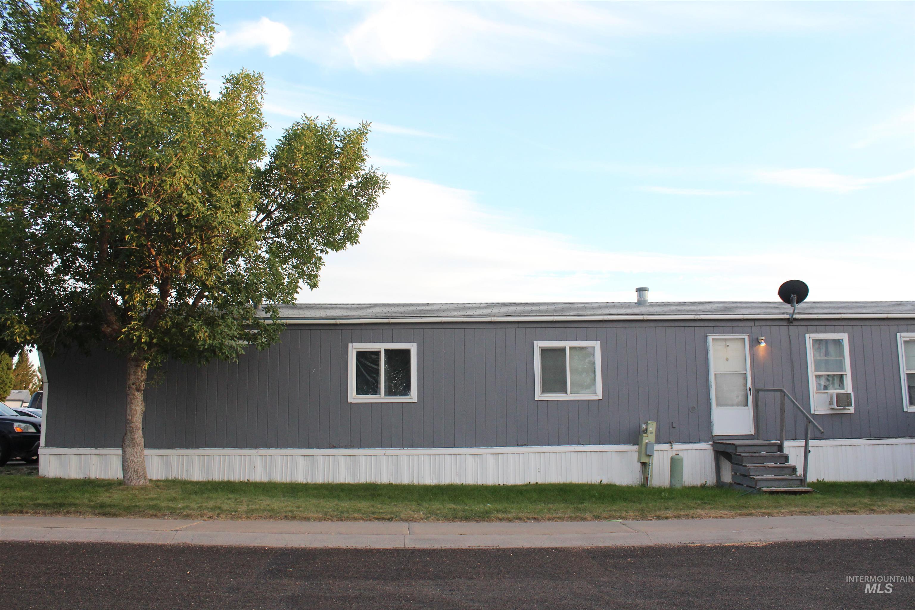 1015 N Fir St Property Photo 9