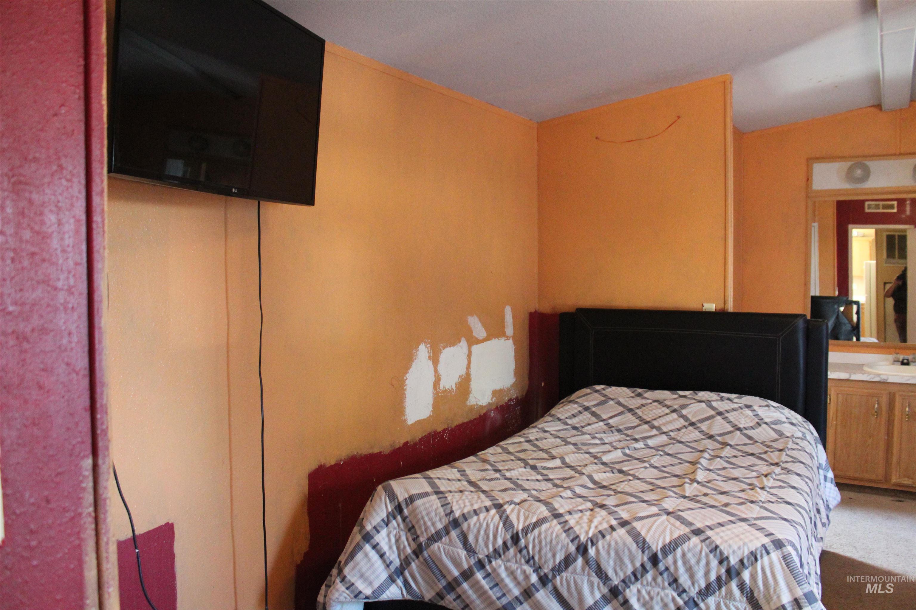1015 N Fir St Property Photo 14