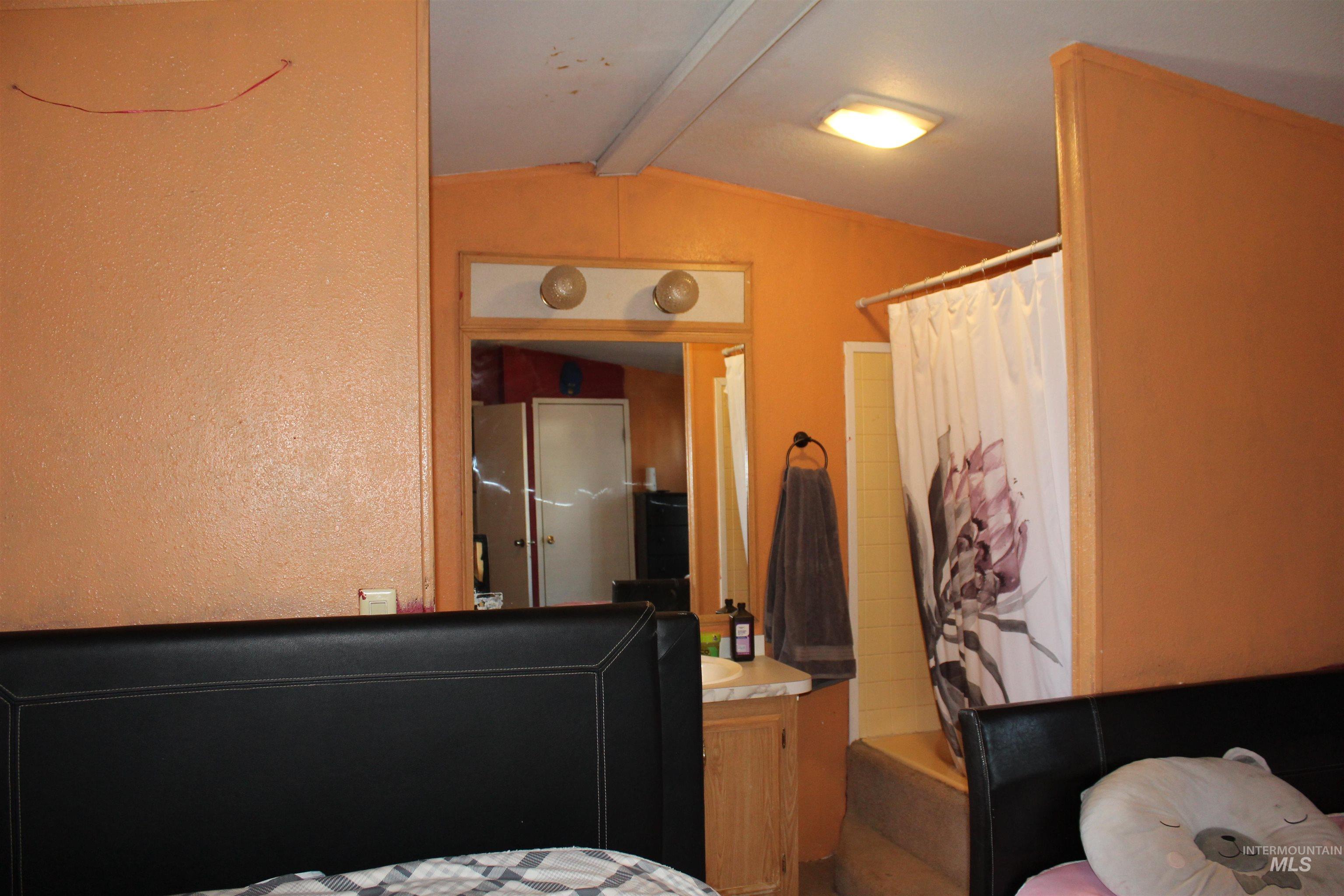 1015 N Fir St Property Photo 16