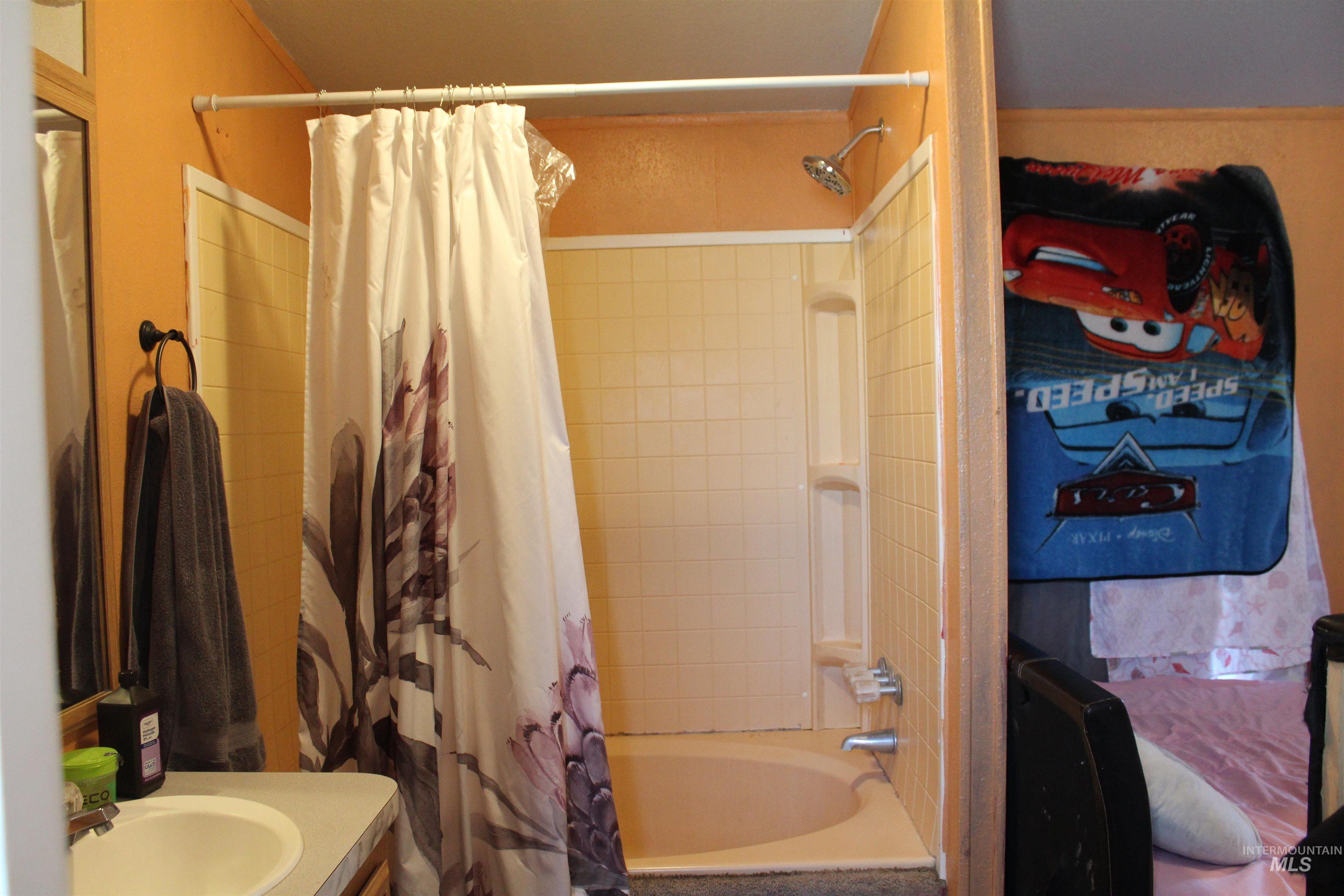 1015 N Fir St Property Photo 17