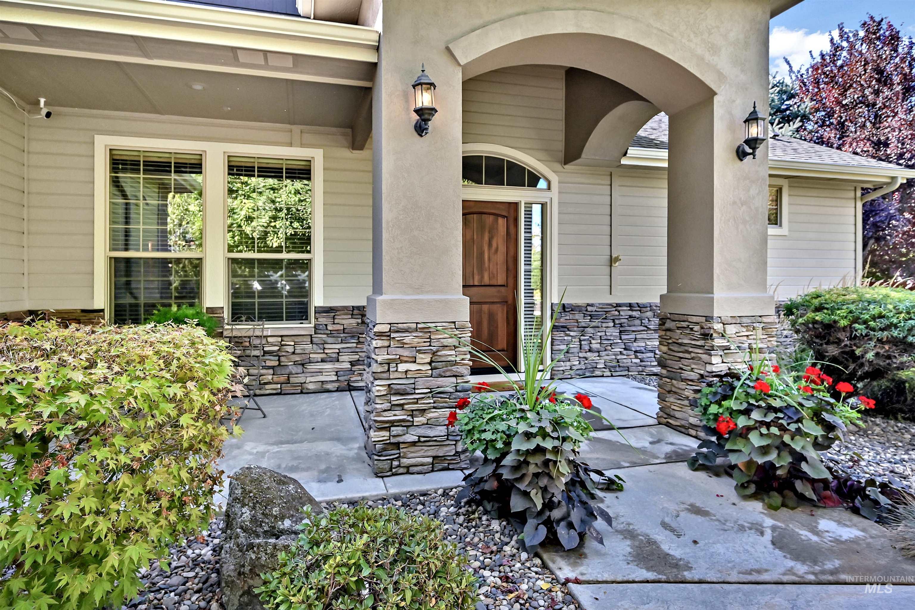 2089 W Grand Teton Drive Property Photo