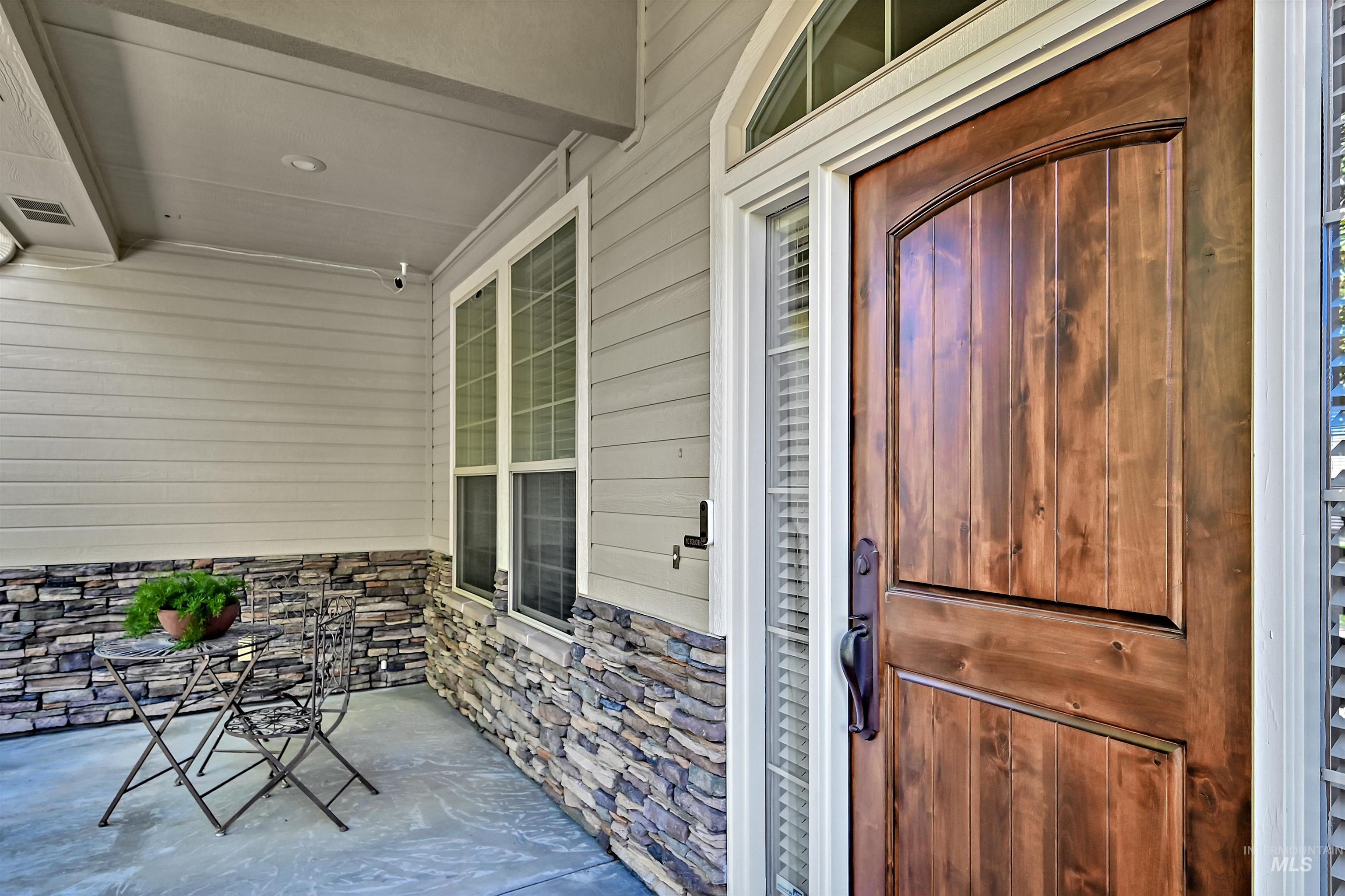 2089 W Grand Teton Drive Property Photo 4